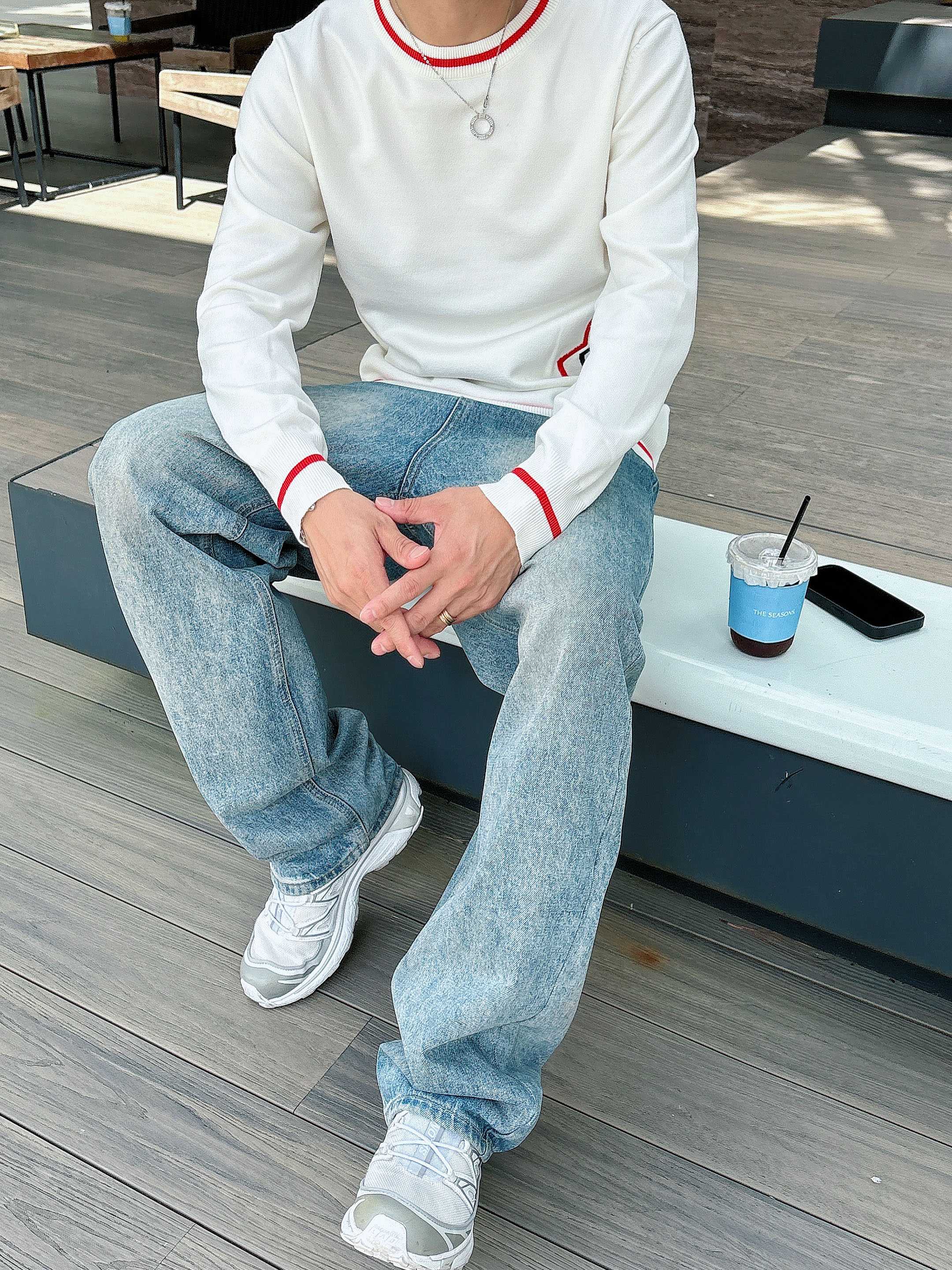 · 蒙口Moncler 2025官网秋冬季最新款圆领毛衣，专柜同步在售爆款！特供羊毛混纺面料.手感舒适.