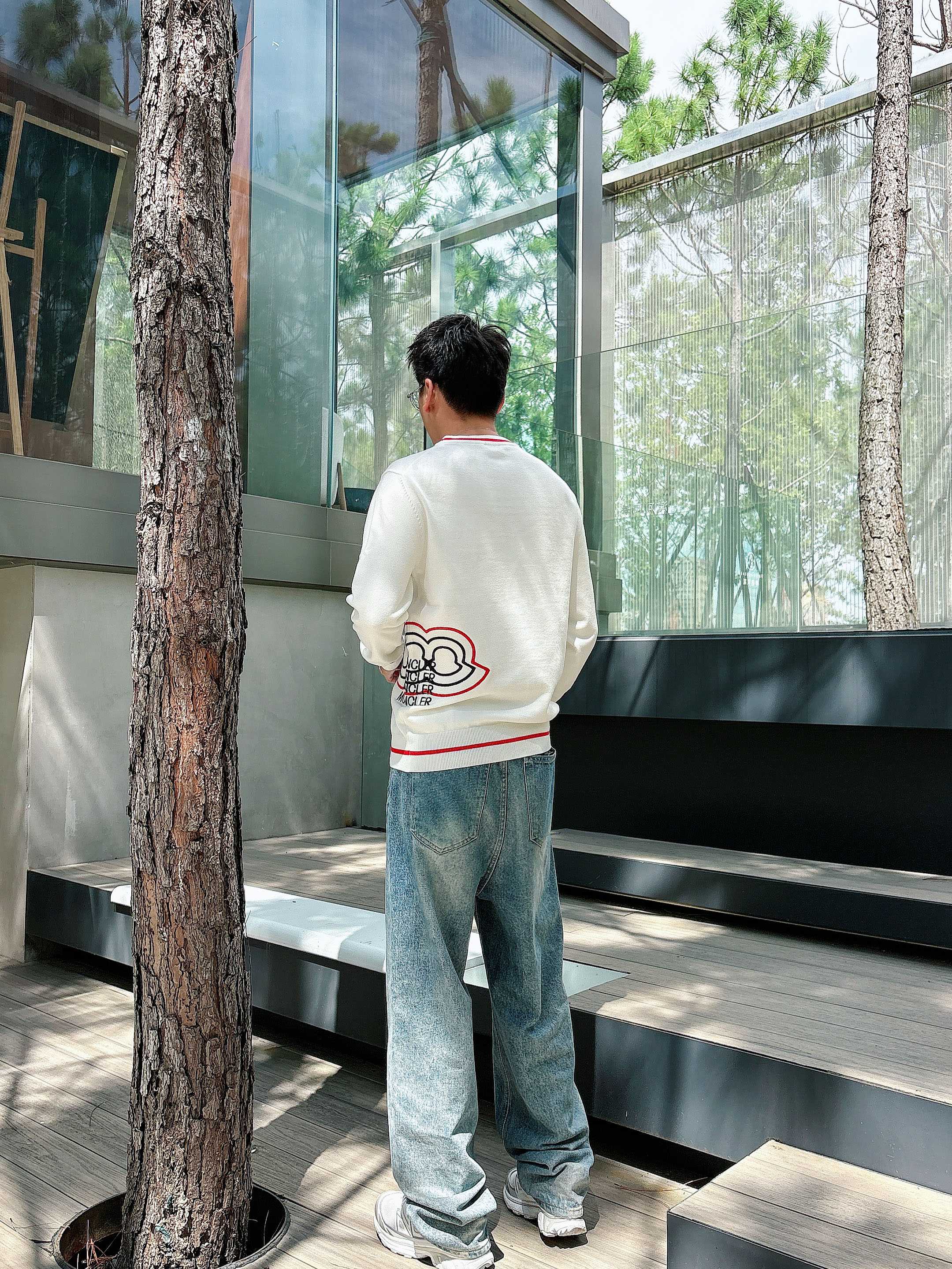 · 蒙口Moncler 2025官网秋冬季最新款圆领毛衣，专柜同步在售爆款！特供羊毛混纺面料.手感舒适.