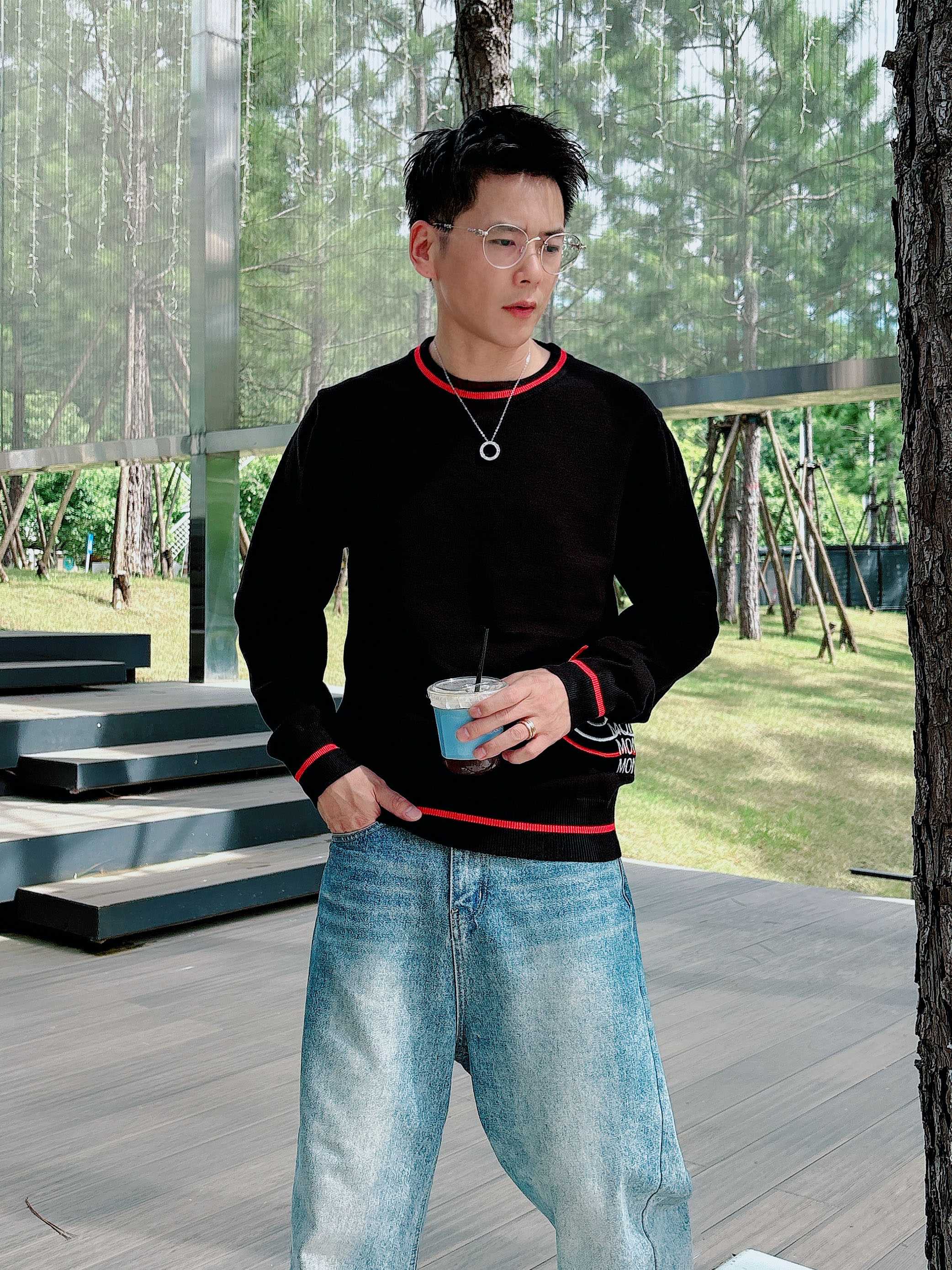 · 蒙口Moncler 2025官网秋冬季最新款圆领毛衣，专柜同步在售爆款！特供羊毛混纺面料.手感舒适.