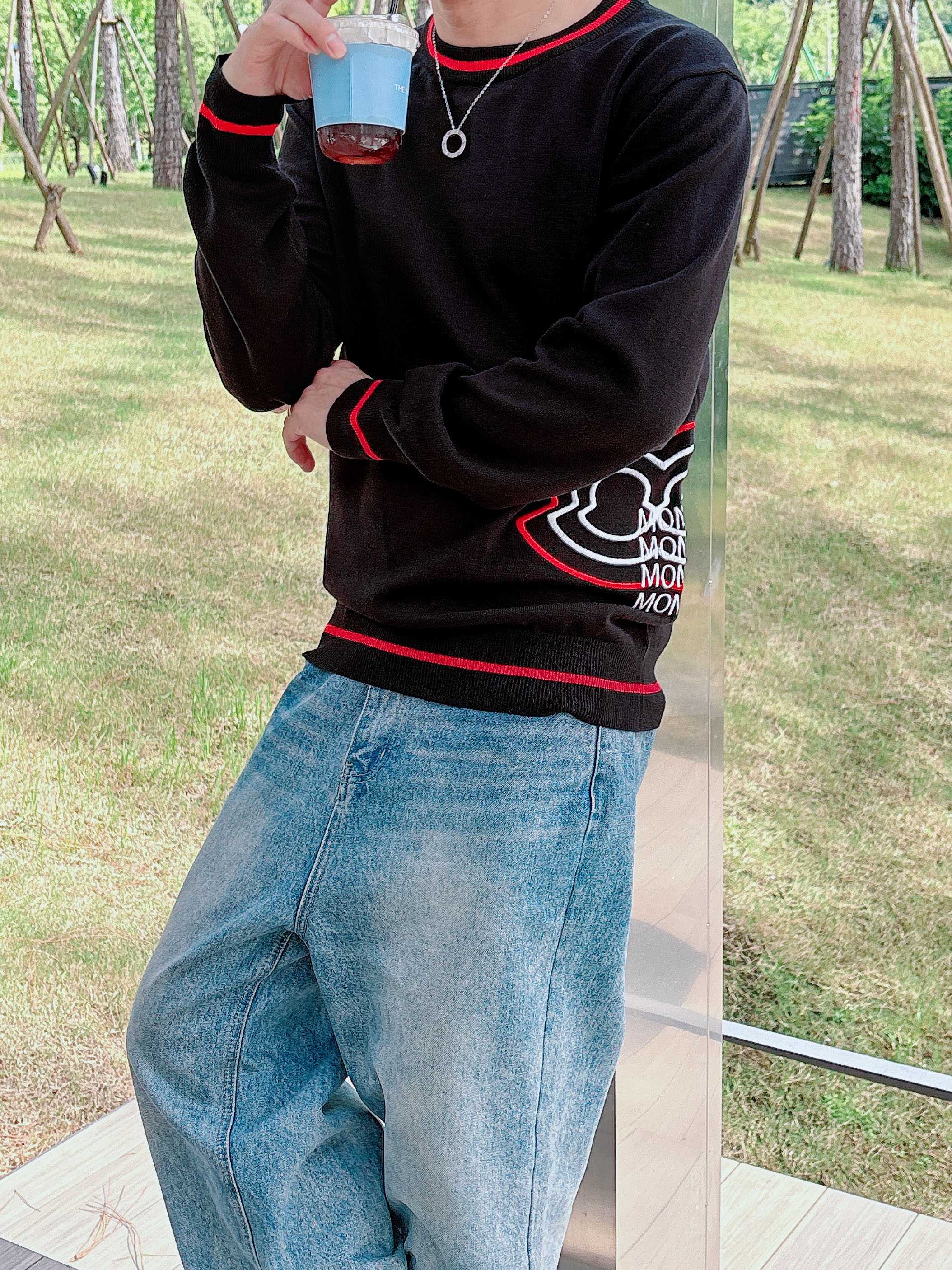 · 蒙口Moncler 2025官网秋冬季最新款圆领毛衣，专柜同步在售爆款！特供羊毛混纺面料.手感舒适.