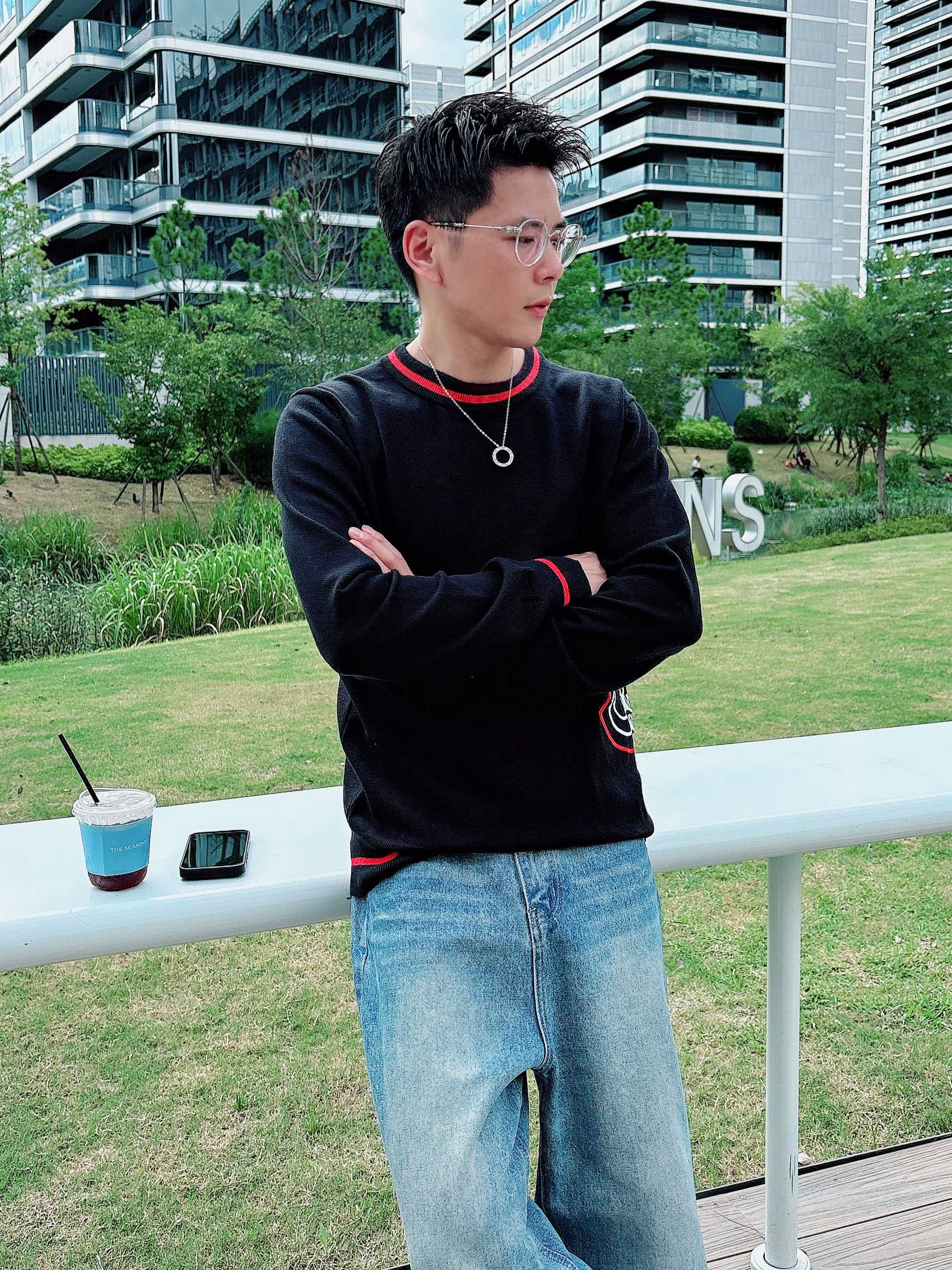 · 蒙口Moncler 2025官网秋冬季最新款圆领毛衣，专柜同步在售爆款！特供羊毛混纺面料.手感舒适.