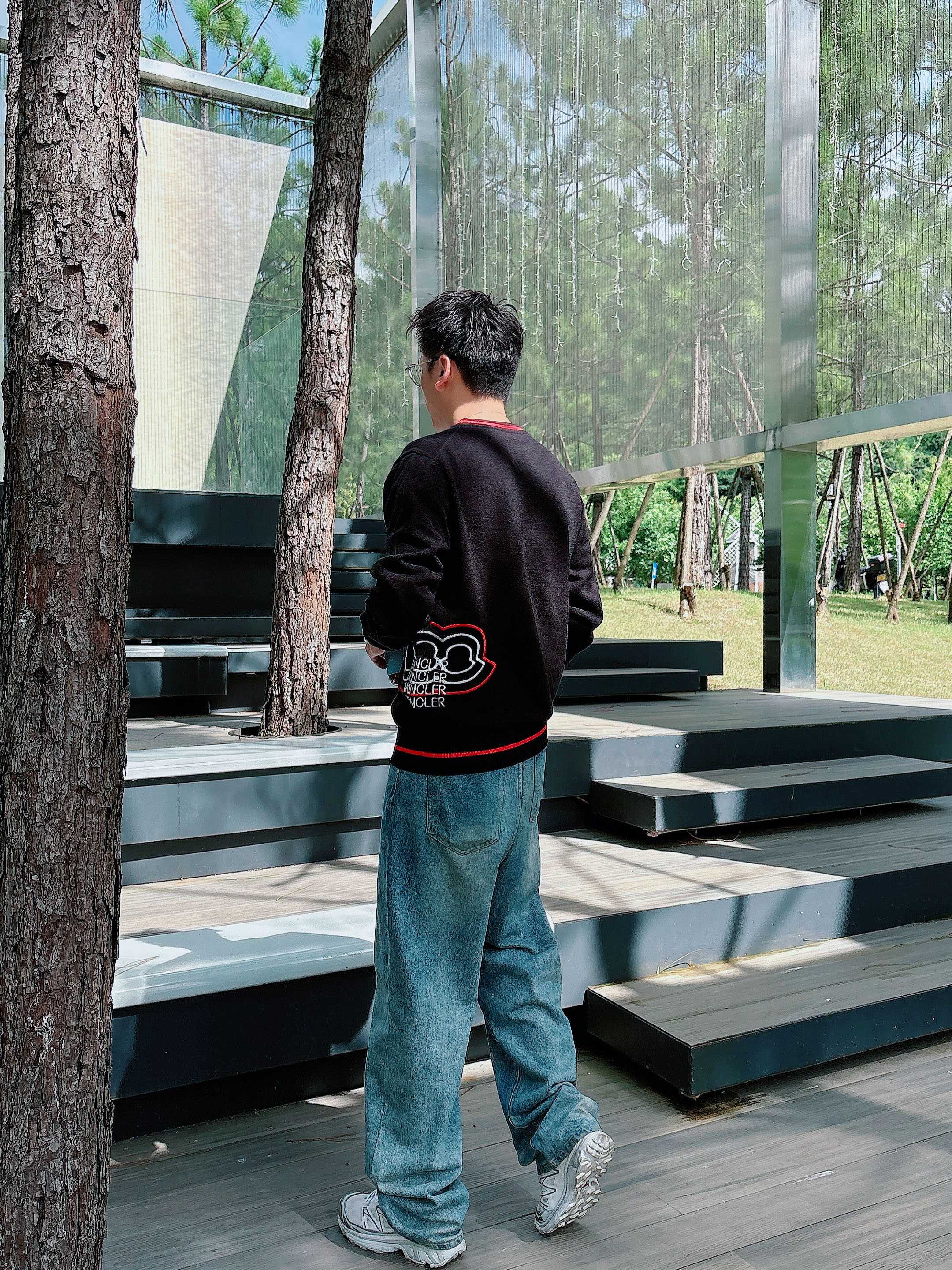 · 蒙口Moncler 2025官网秋冬季最新款圆领毛衣，专柜同步在售爆款！特供羊毛混纺面料.手感舒适.