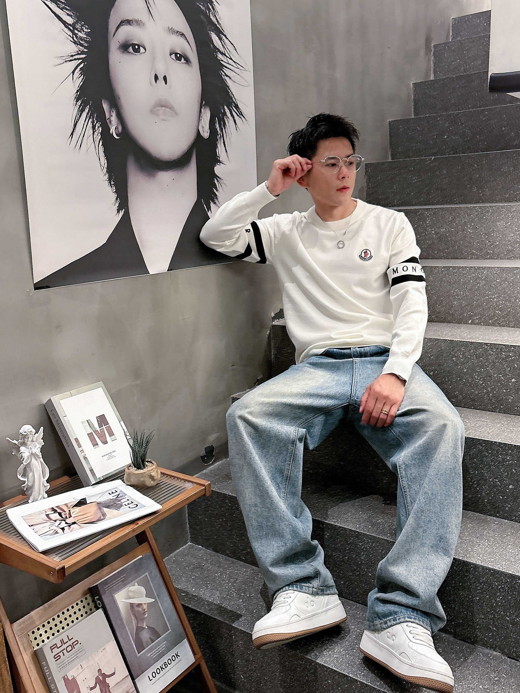 · 蒙口Moncler 2025官网秋冬季最新款圆领毛衣，专柜同步在售爆款！特供羊毛混纺面料.手感舒适.