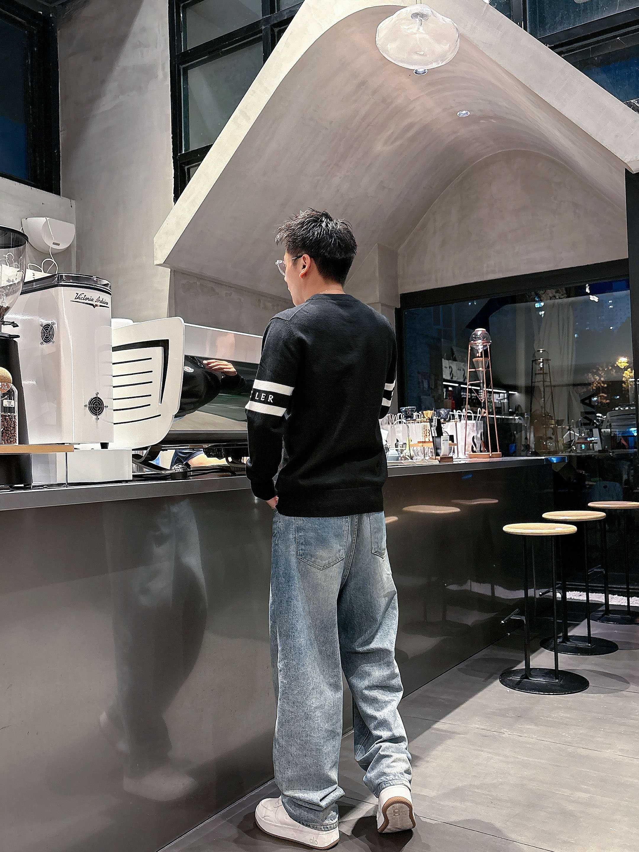 · 蒙口Moncler 2025官网秋冬季最新款圆领毛衣，专柜同步在售爆款！特供羊毛混纺面料.手感舒适.