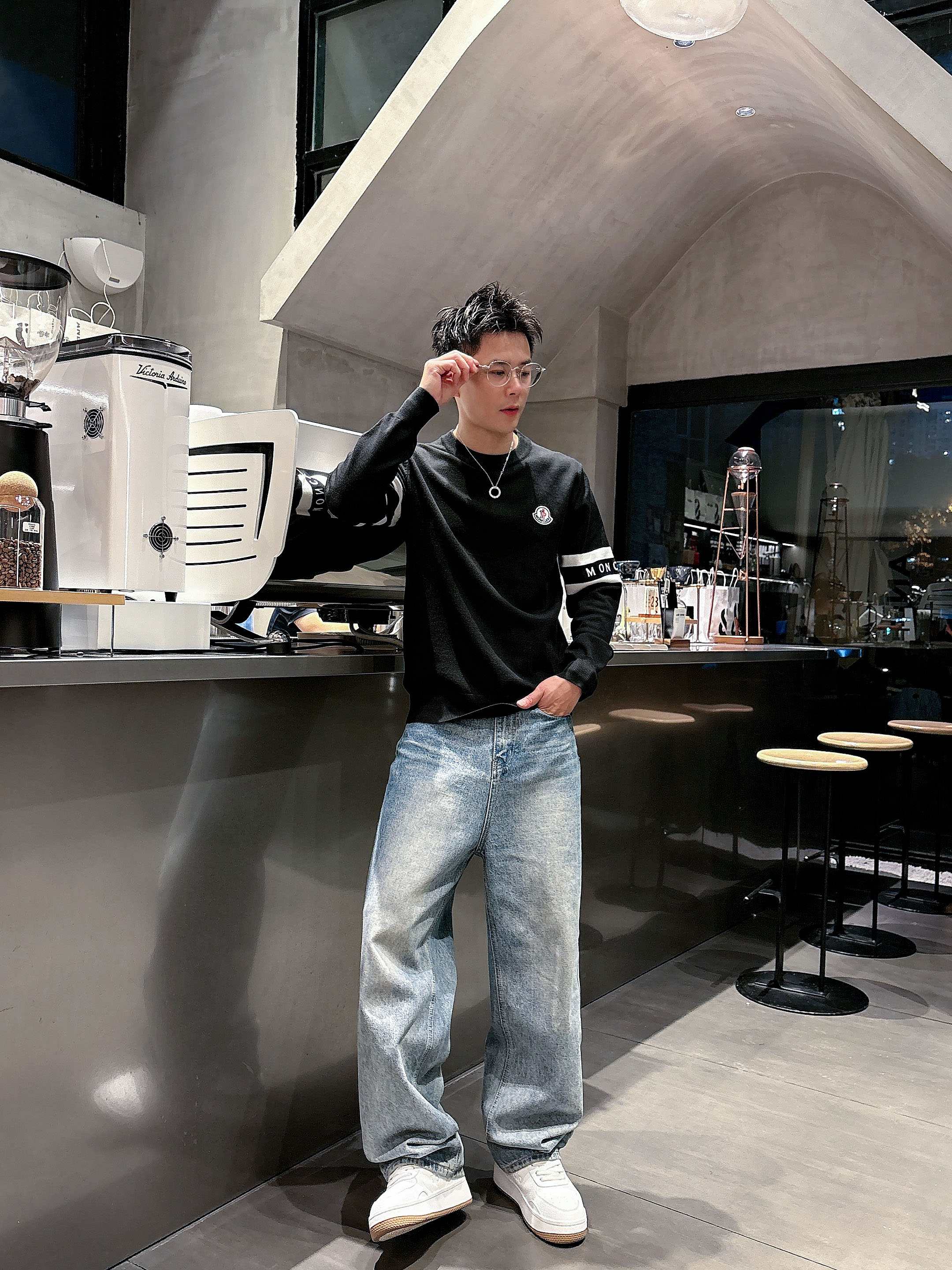 · 蒙口Moncler 2025官网秋冬季最新款圆领毛衣，专柜同步在售爆款！特供羊毛混纺面料.手感舒适.