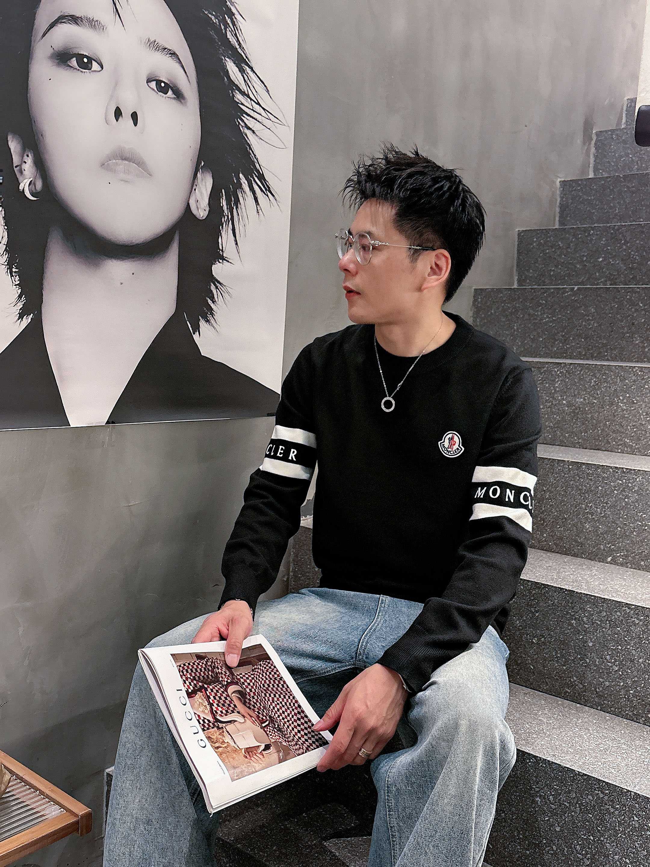 · 蒙口Moncler 2025官网秋冬季最新款圆领毛衣，专柜同步在售爆款！特供羊毛混纺面料.手感舒适.