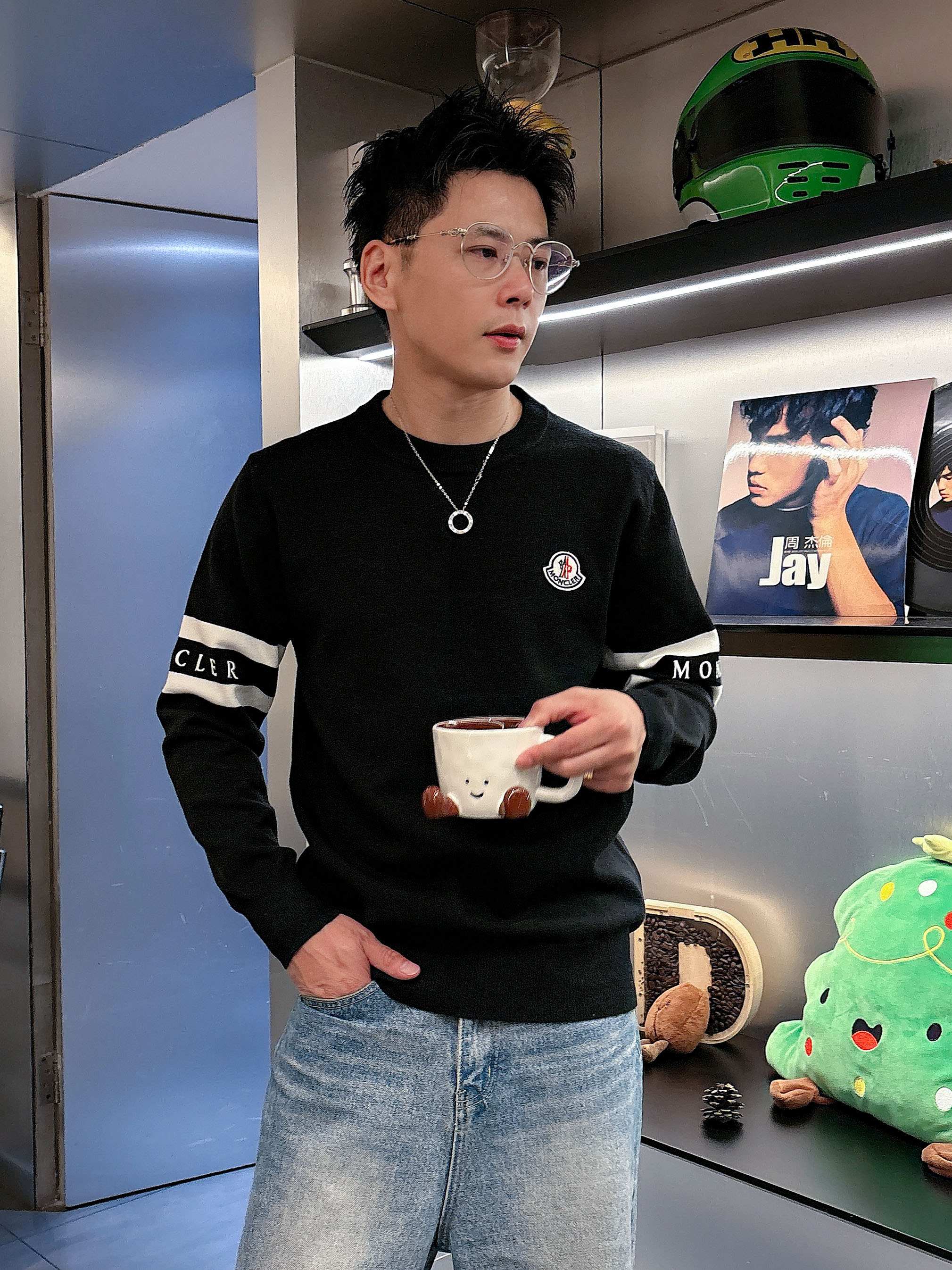 · 蒙口Moncler 2025官网秋冬季最新款圆领毛衣，专柜同步在售爆款！特供羊毛混纺面料.手感舒适.