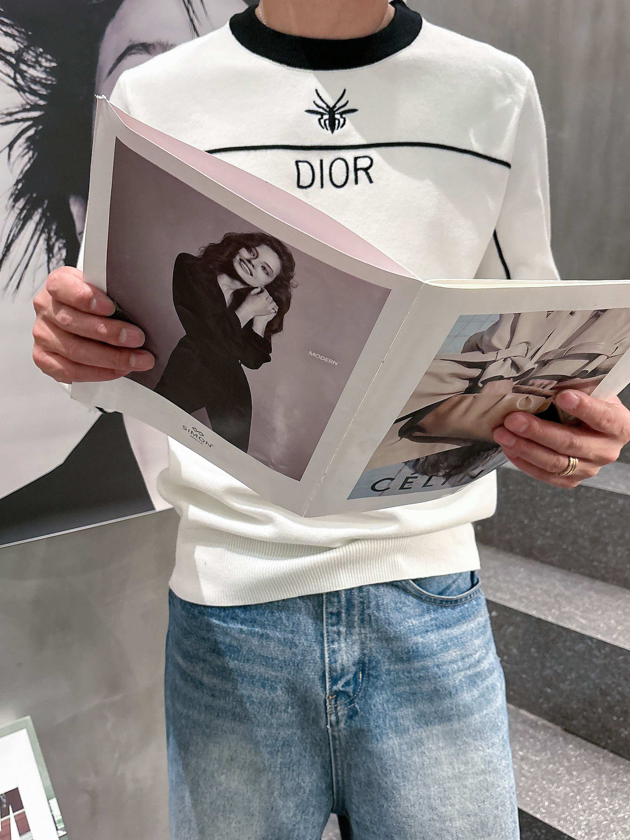 · 迪奥Dior 2025官网秋冬季最新款圆领毛衣，专柜同步在售爆款！特供羊毛混纺面料.手感舒适.可直接