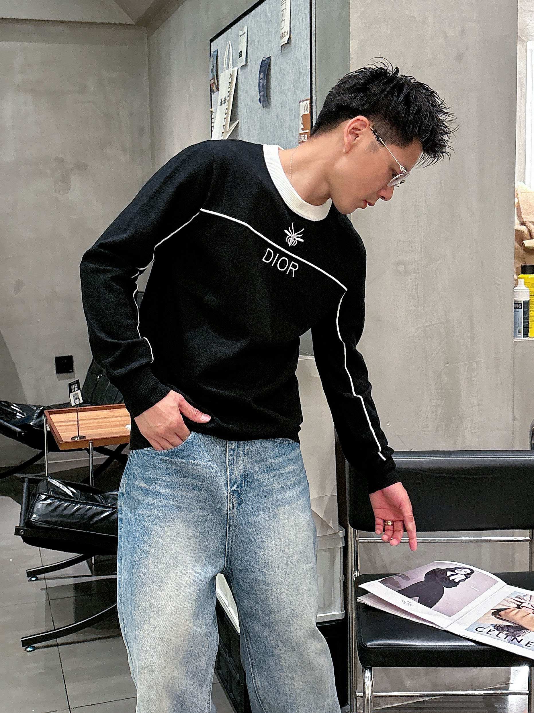 · 迪奥Dior 2025官网秋冬季最新款圆领毛衣，专柜同步在售爆款！特供羊毛混纺面料.手感舒适.可直接