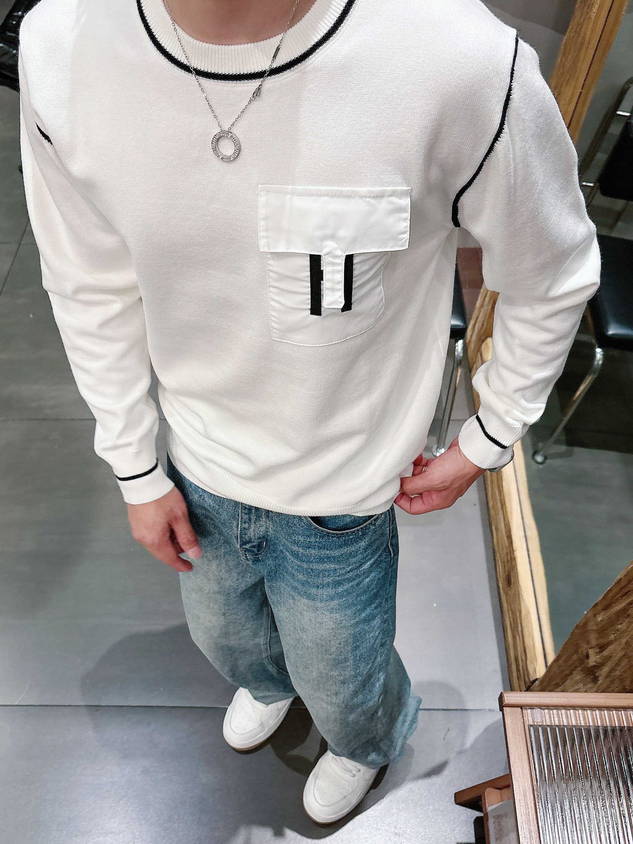 · 爱马仕Hermes 2025官网秋冬季最新款圆领毛衣，专柜同步在售爆款！特供羊毛混纺面料.手感舒适.