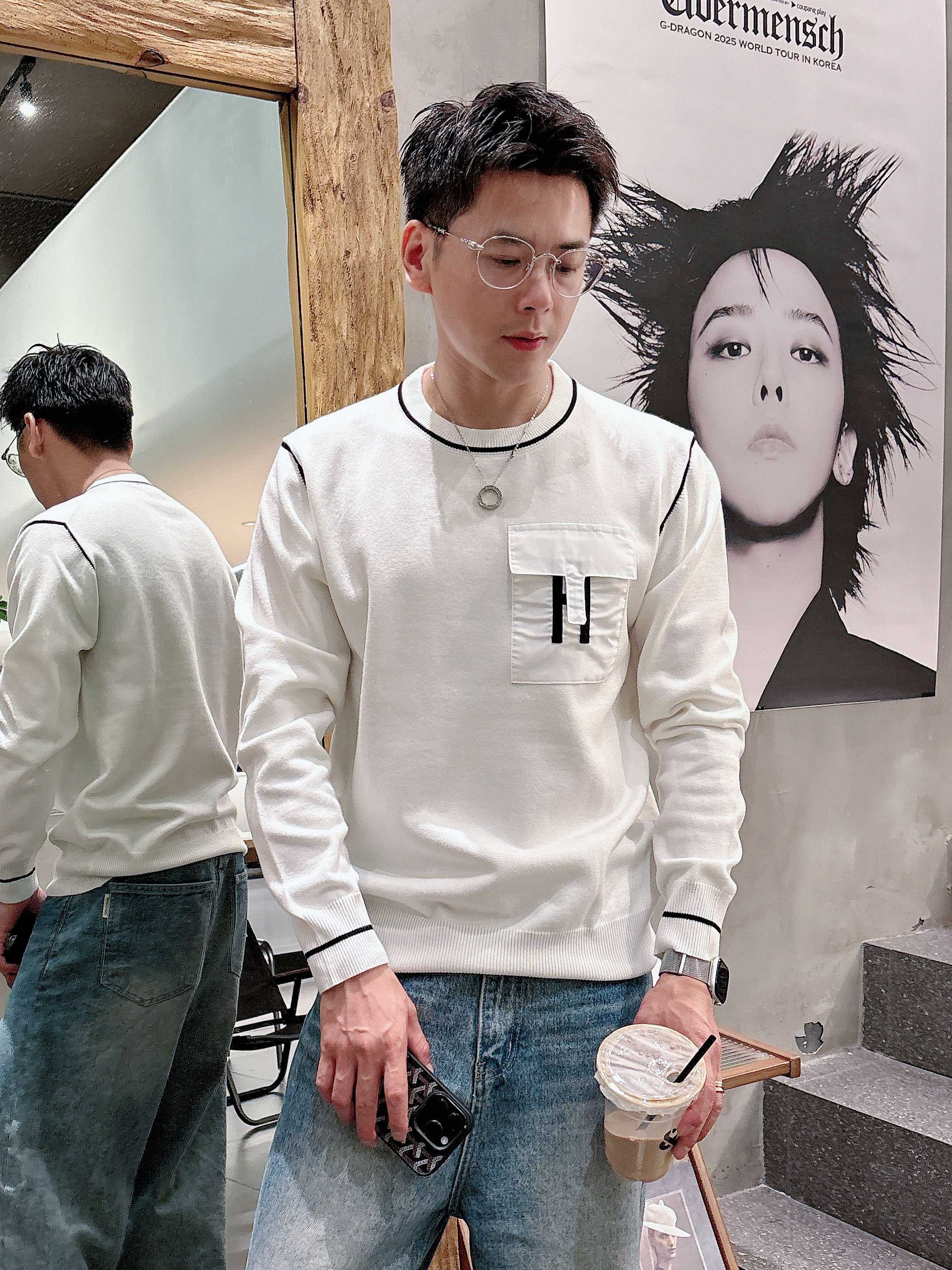 · 爱马仕Hermes 2025官网秋冬季最新款圆领毛衣，专柜同步在售爆款！特供羊毛混纺面料.手感舒适.