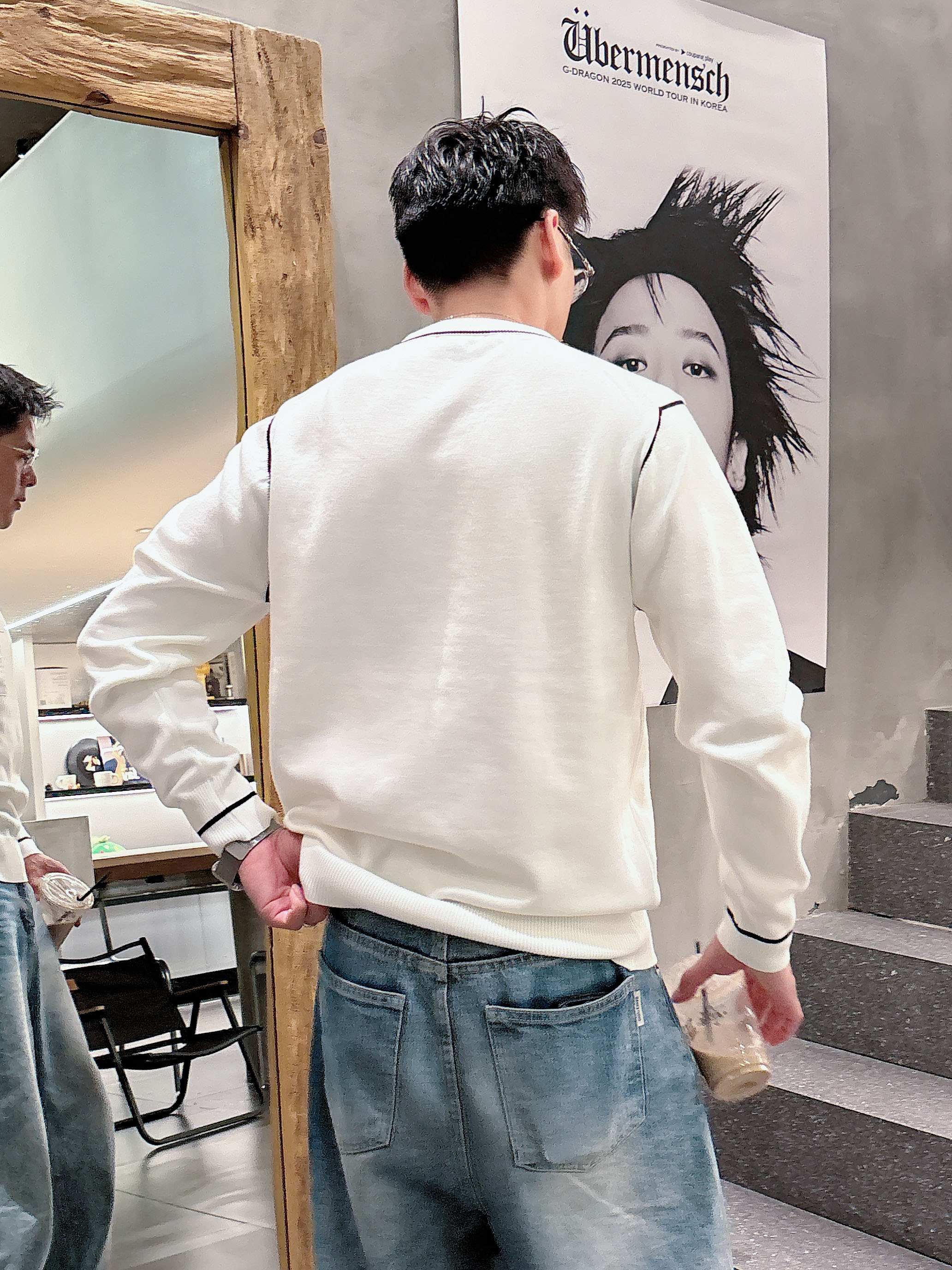 · 爱马仕Hermes 2025官网秋冬季最新款圆领毛衣，专柜同步在售爆款！特供羊毛混纺面料.手感舒适.