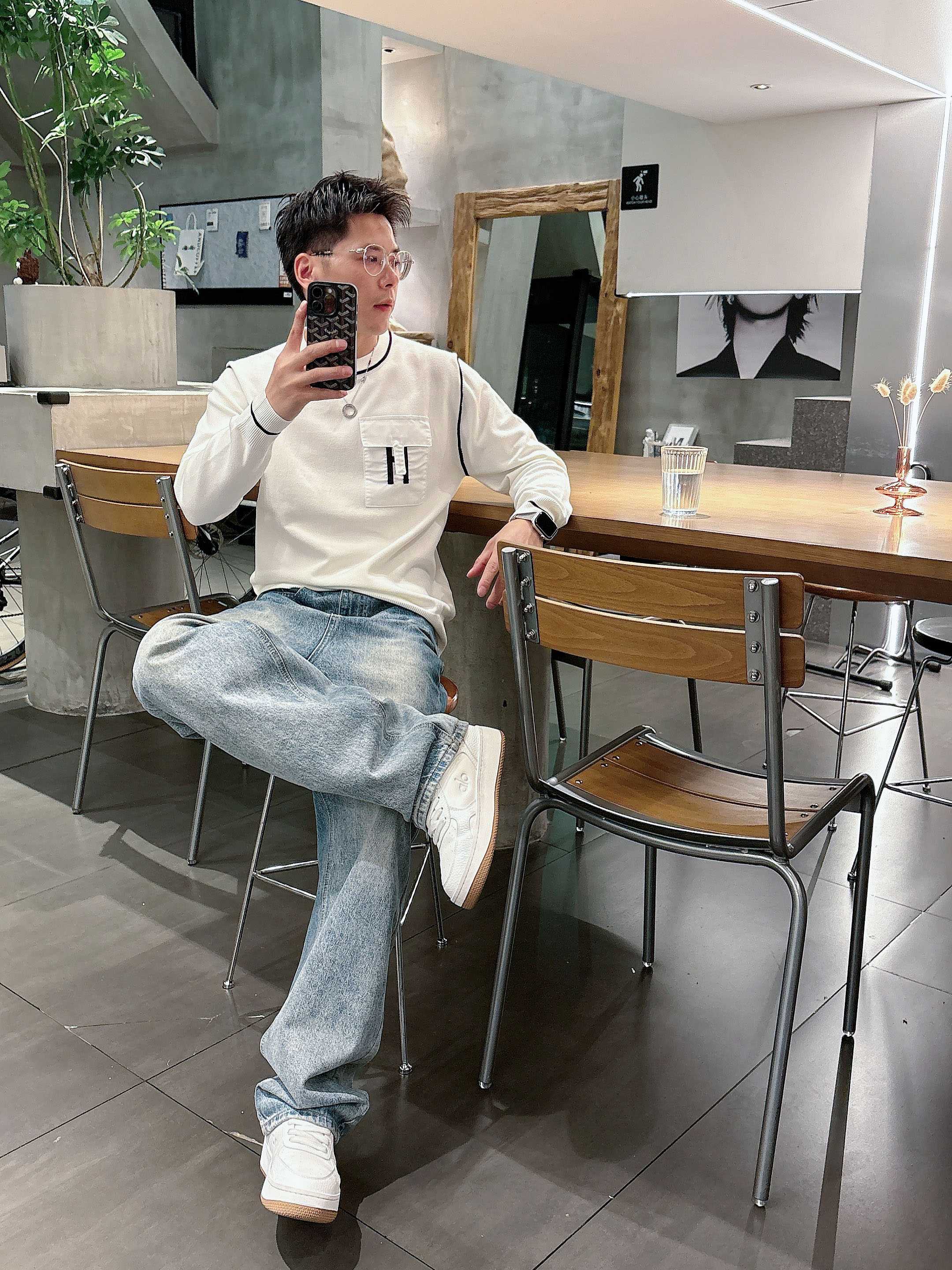 · 爱马仕Hermes 2025官网秋冬季最新款圆领毛衣，专柜同步在售爆款！特供羊毛混纺面料.手感舒适.