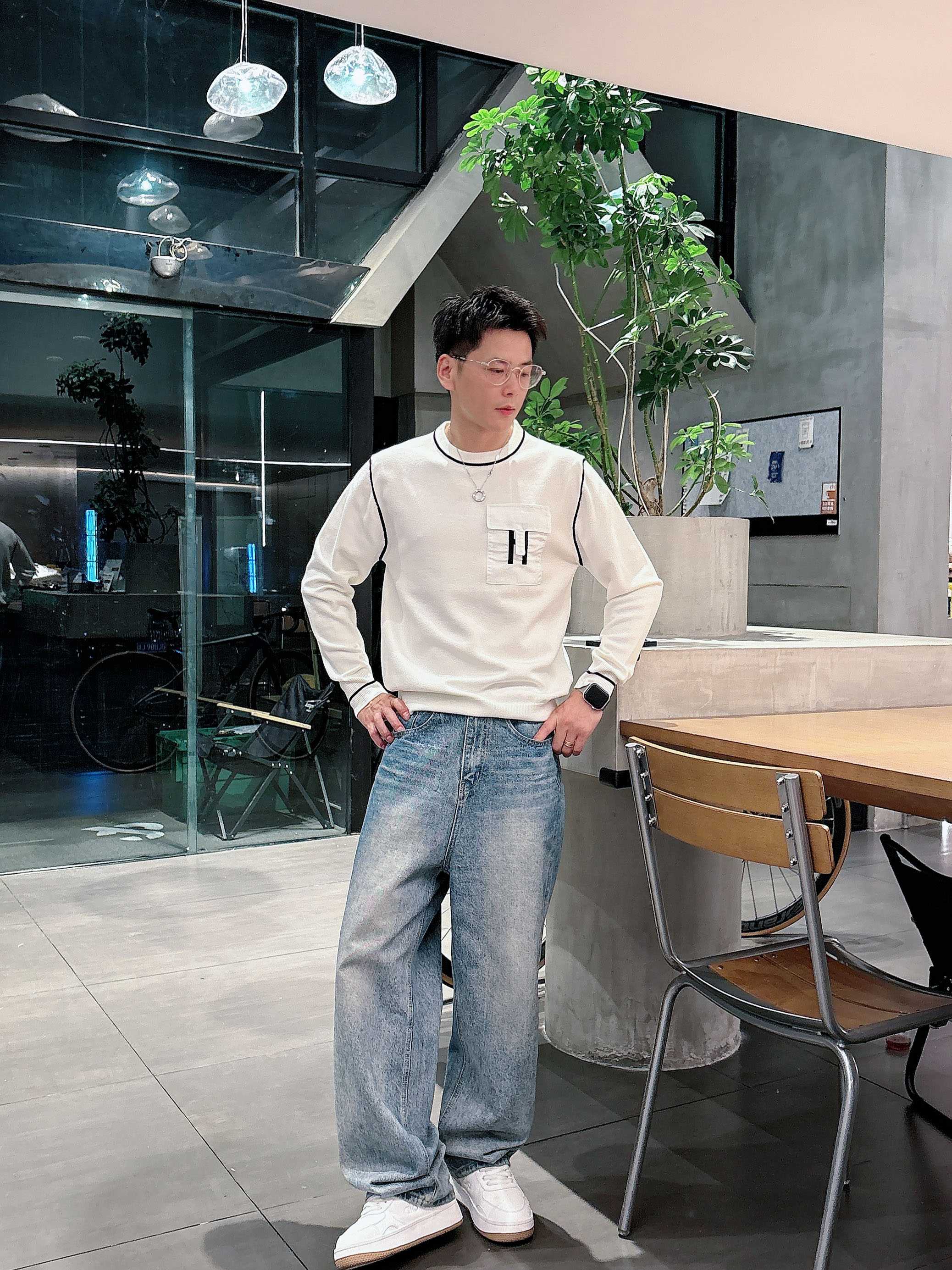 · 爱马仕Hermes 2025官网秋冬季最新款圆领毛衣，专柜同步在售爆款！特供羊毛混纺面料.手感舒适.