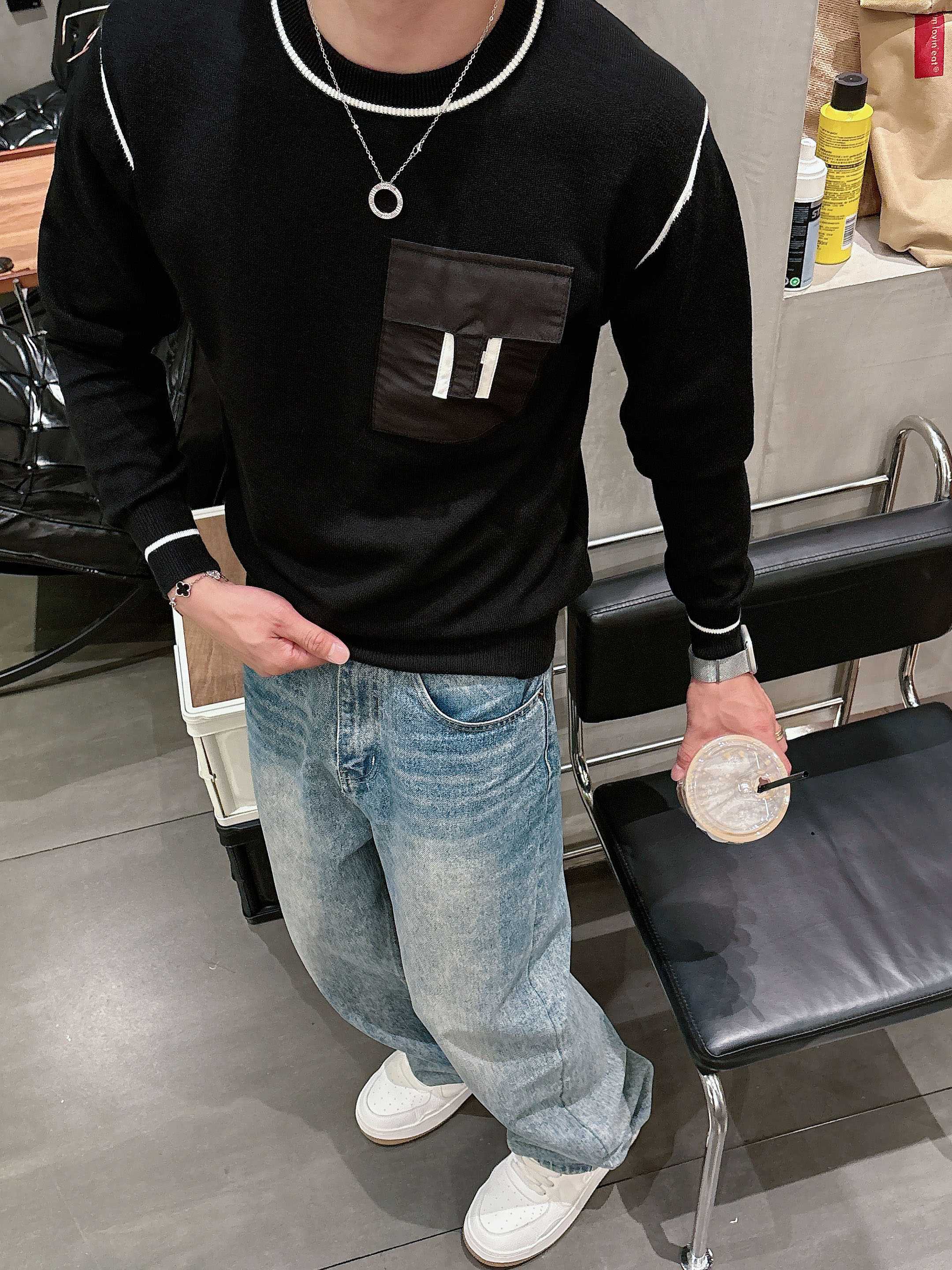 · 爱马仕Hermes 2025官网秋冬季最新款圆领毛衣，专柜同步在售爆款！特供羊毛混纺面料.手感舒适.