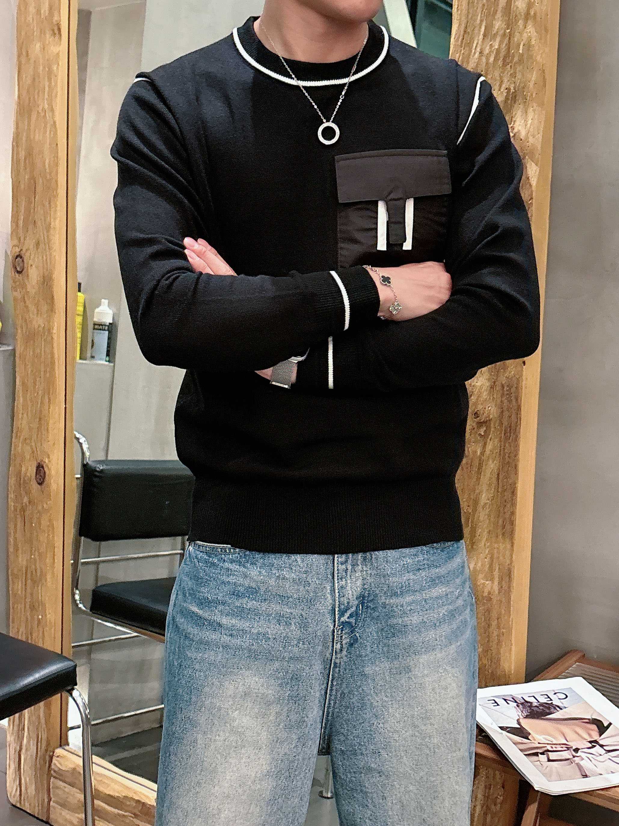 · 爱马仕Hermes 2025官网秋冬季最新款圆领毛衣，专柜同步在售爆款！特供羊毛混纺面料.手感舒适.