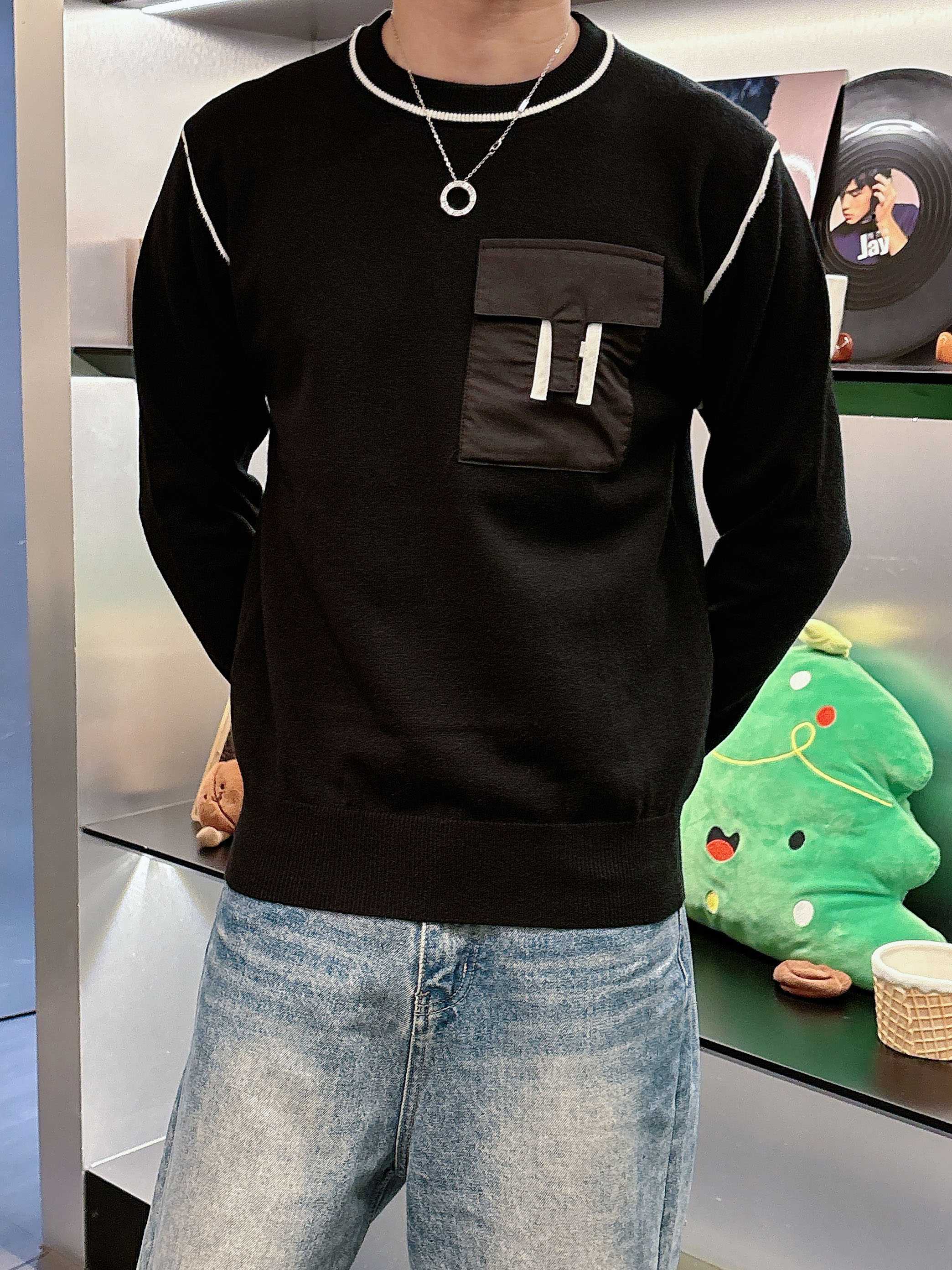 · 爱马仕Hermes 2025官网秋冬季最新款圆领毛衣，专柜同步在售爆款！特供羊毛混纺面料.手感舒适.