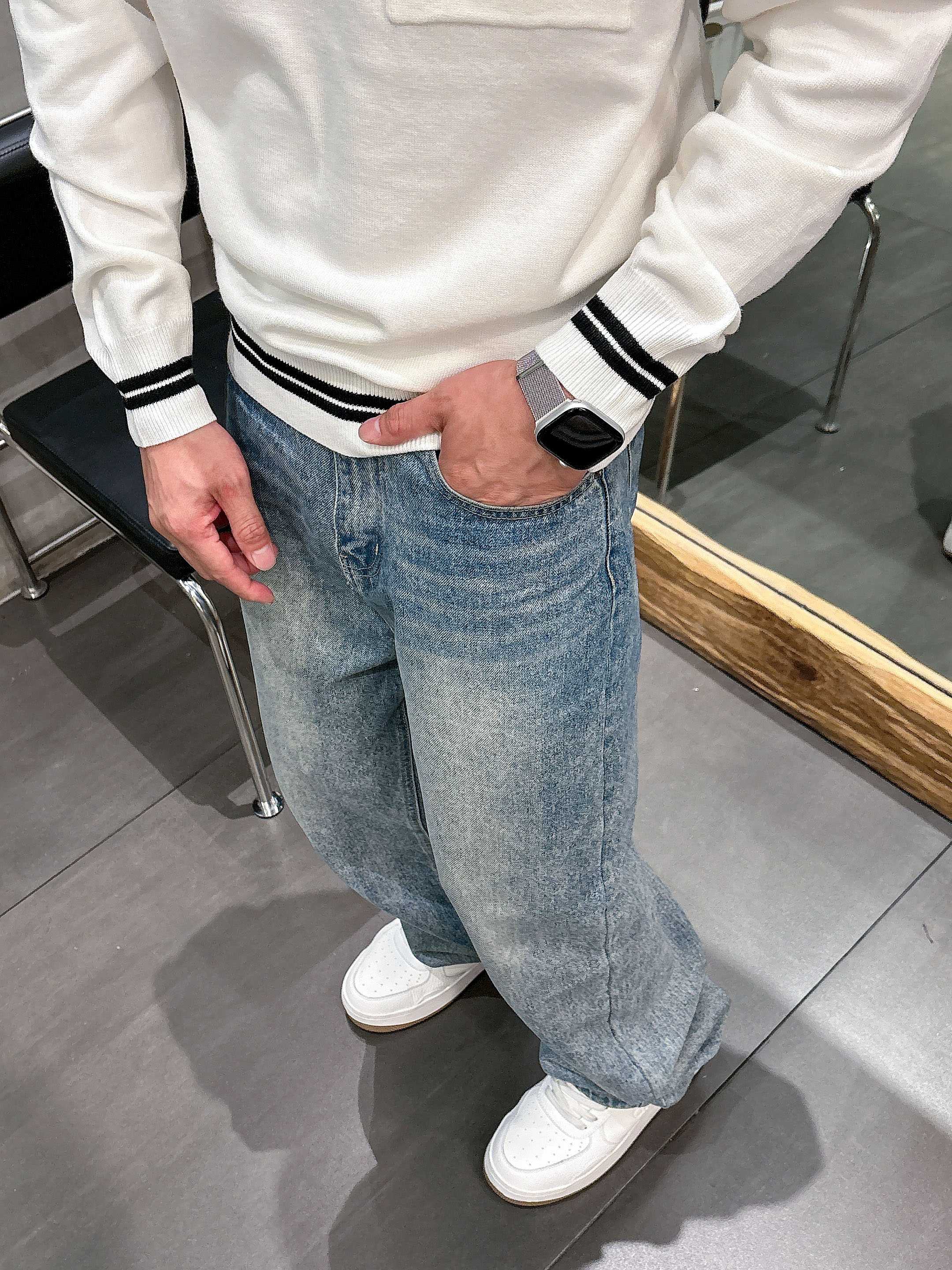 · 古驰Gucci 2025官网秋冬季最新款圆领毛衣，专柜同步在售爆款！特供羊毛混纺面料.手感舒适.可直