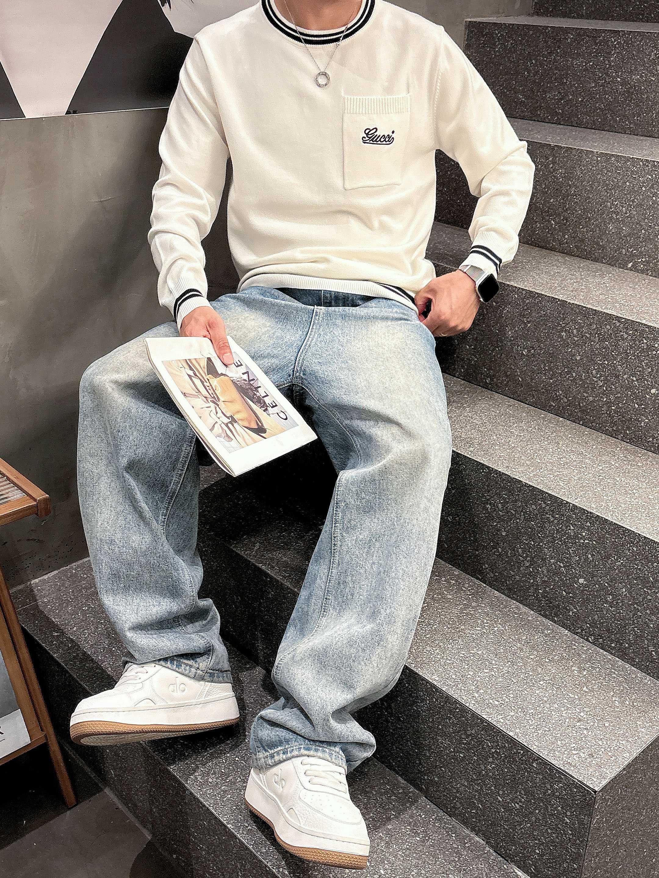 · 古驰Gucci 2025官网秋冬季最新款圆领毛衣，专柜同步在售爆款！特供羊毛混纺面料.手感舒适.可直