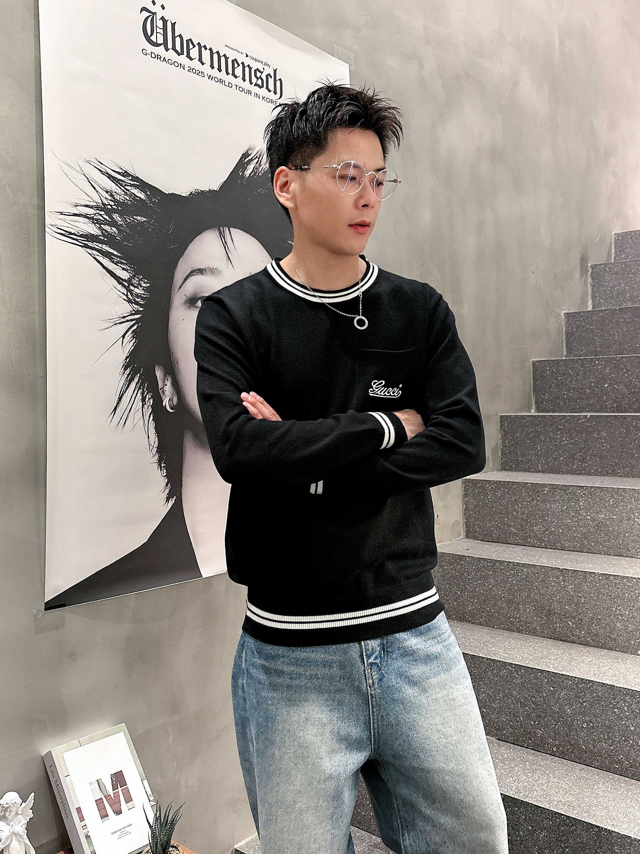 · 古驰Gucci 2025官网秋冬季最新款圆领毛衣，专柜同步在售爆款！特供羊毛混纺面料.手感舒适.可直