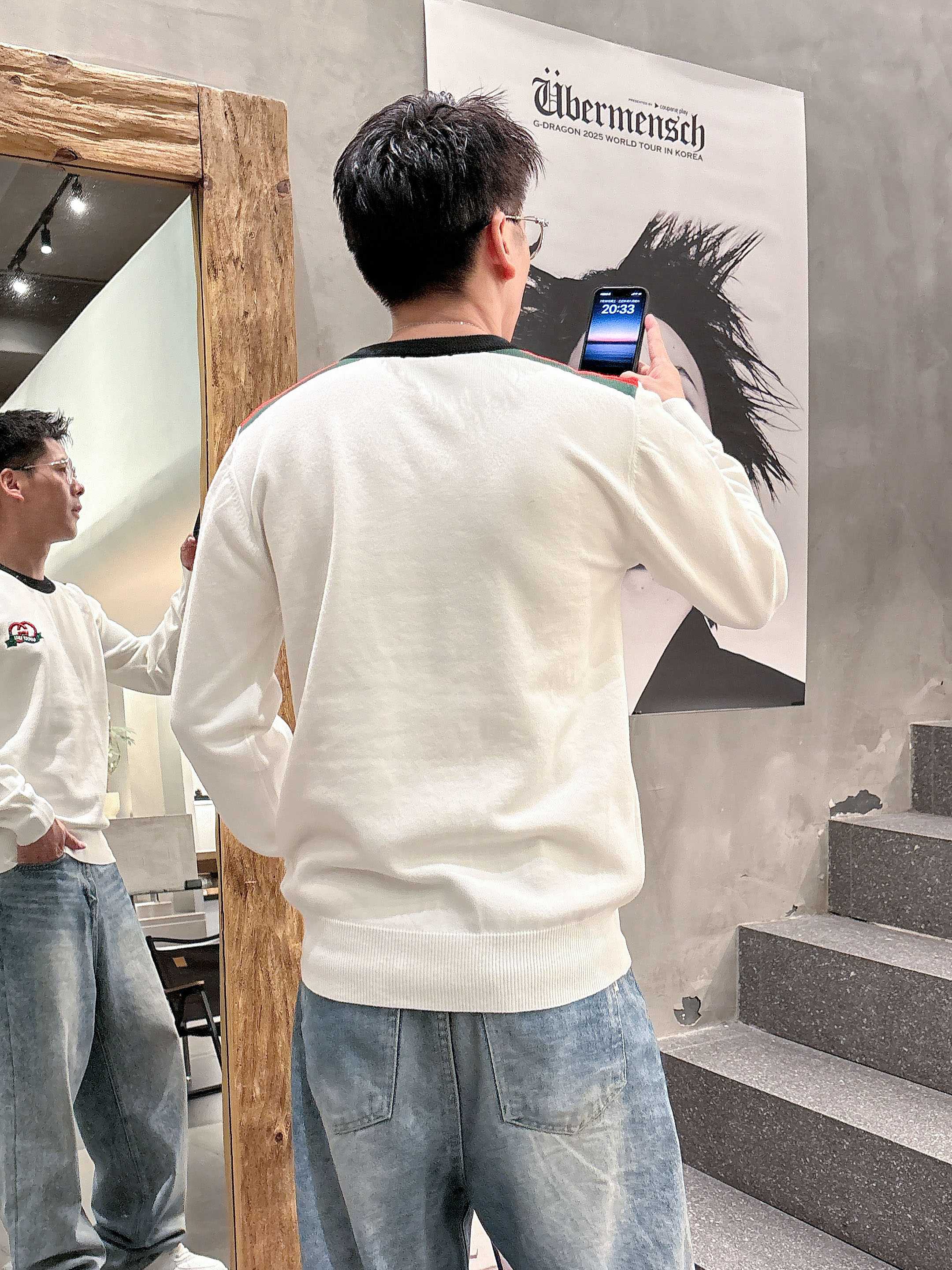 · 古驰Gucci 2025官网秋冬季最新款圆领毛衣，专柜同步在售爆款！特供羊毛混纺面料.手感舒适.可直