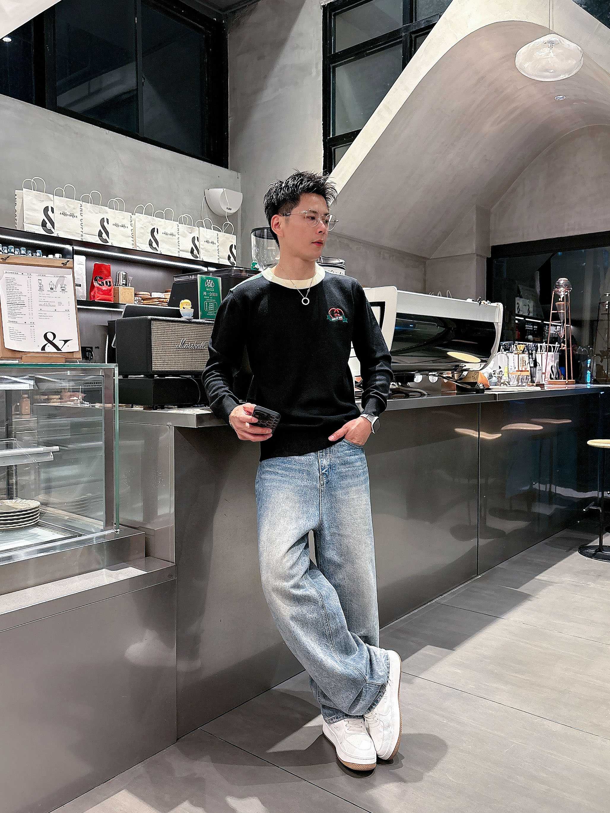 · 古驰Gucci 2025官网秋冬季最新款圆领毛衣，专柜同步在售爆款！特供羊毛混纺面料.手感舒适.可直