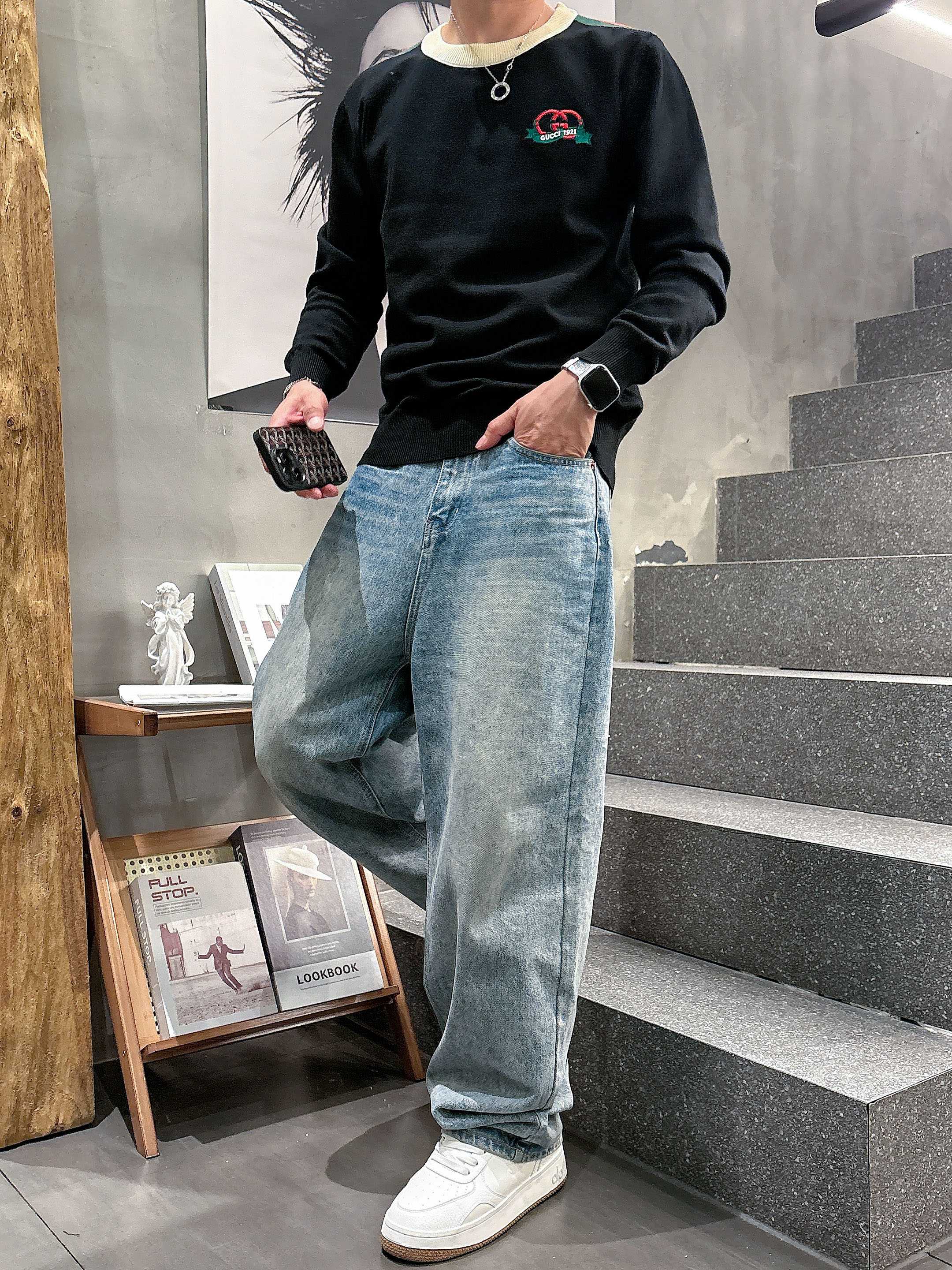 · 古驰Gucci 2025官网秋冬季最新款圆领毛衣，专柜同步在售爆款！特供羊毛混纺面料.手感舒适.可直