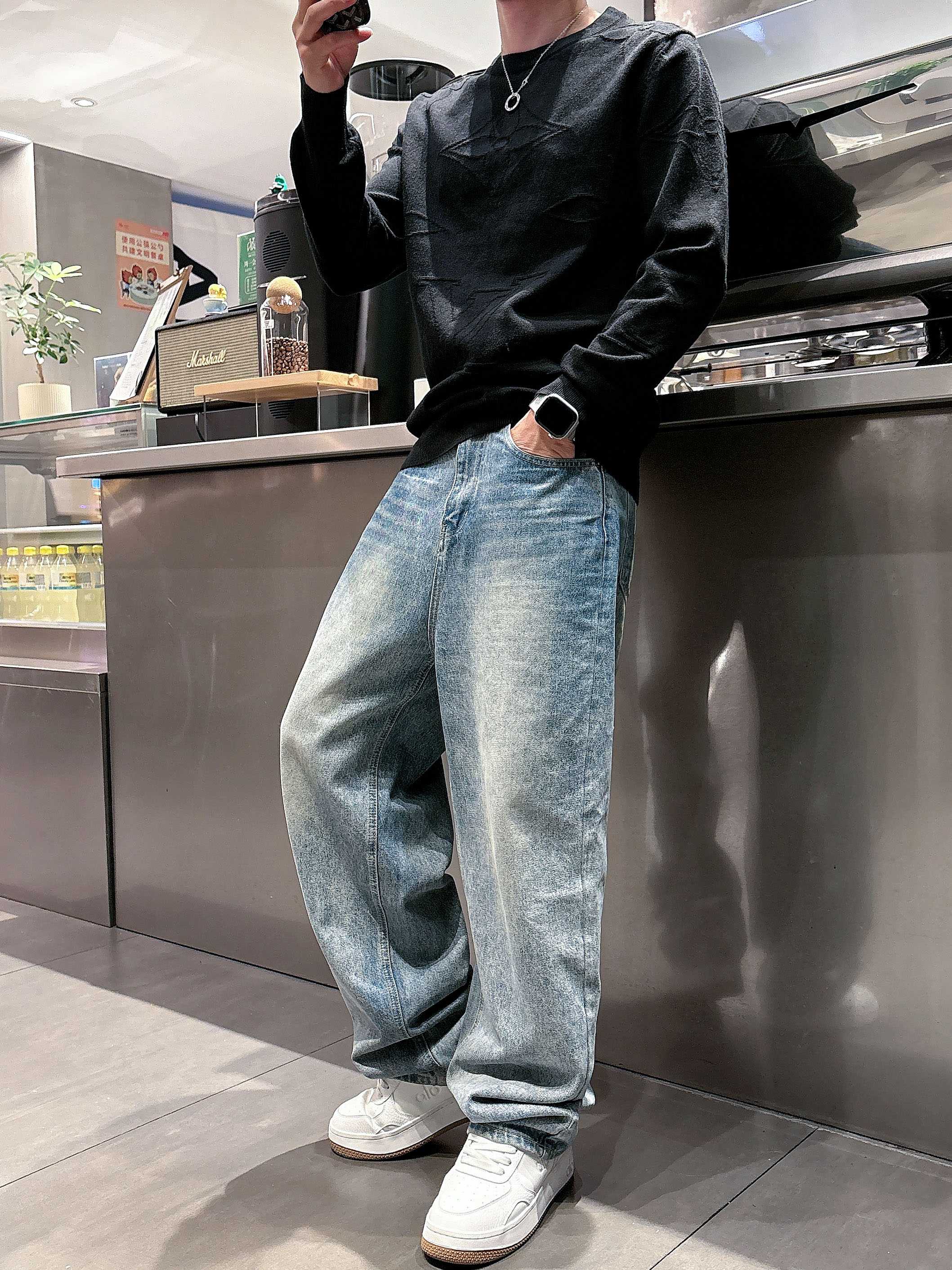 · LV 2025官网秋冬季最新款圆领毛衣，专柜同步在售爆款！特供羊毛混纺面料.手感舒适.可直接接触皮肤