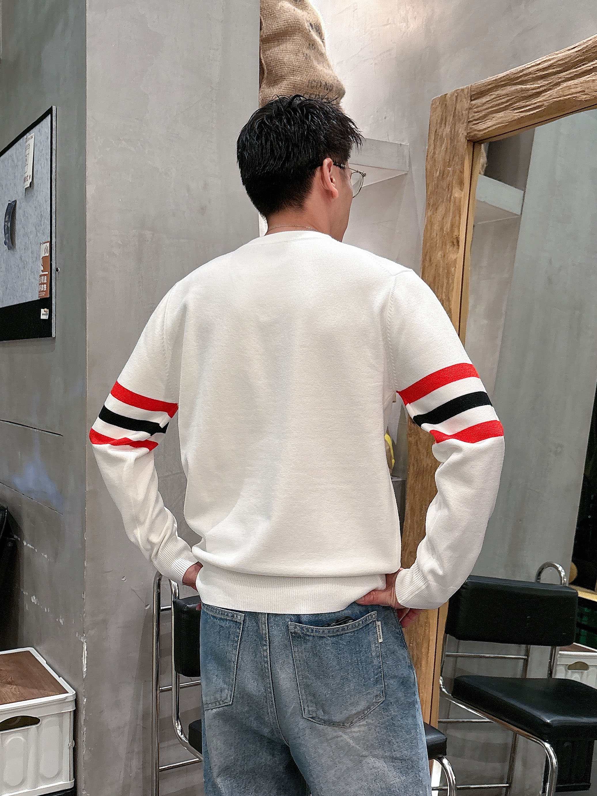 · 古驰Gucci 2025官网秋冬季最新款圆领毛衣，专柜同步在售爆款！特供羊毛混纺面料.手感舒适.可直