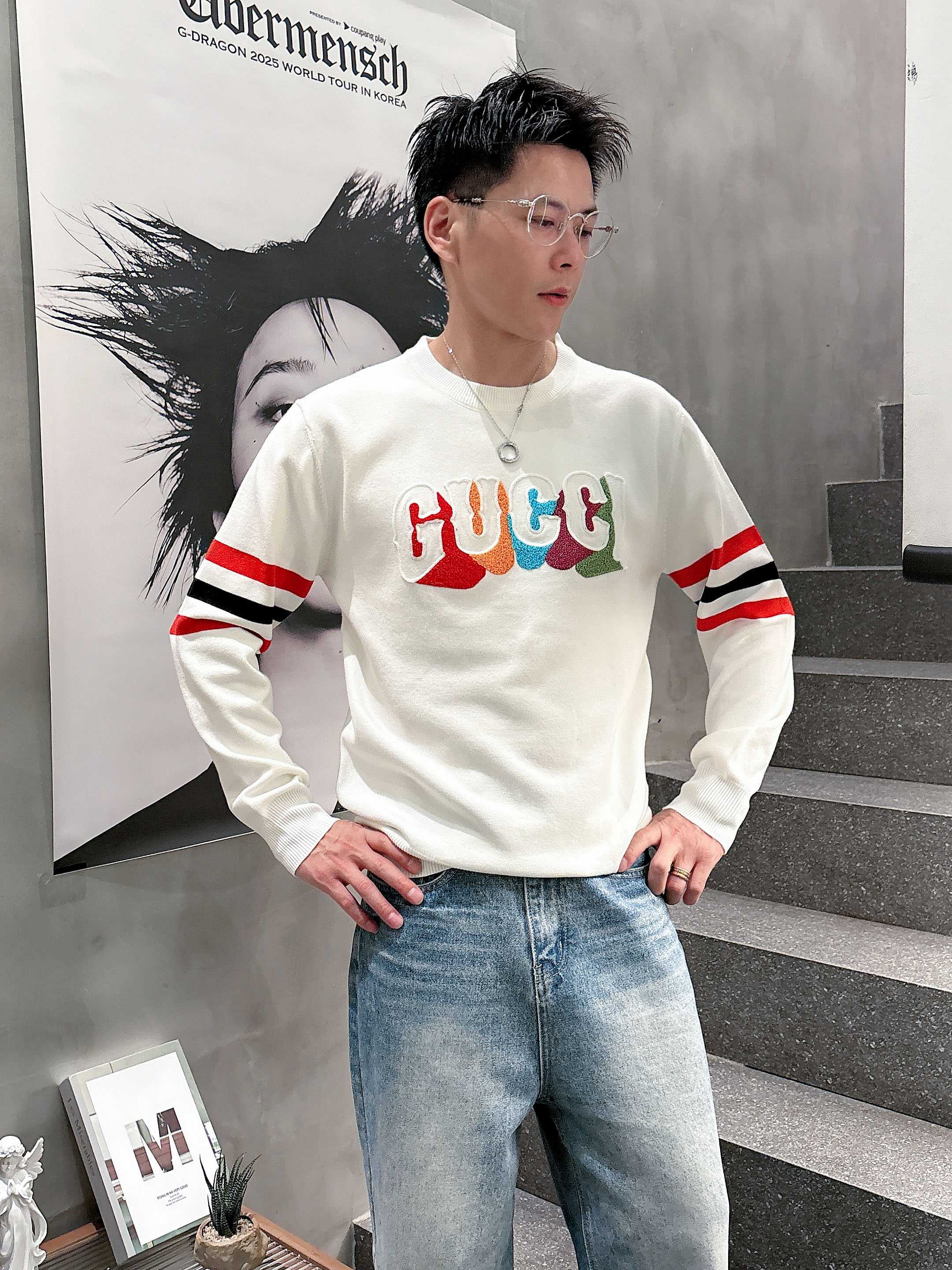 · 古驰Gucci 2025官网秋冬季最新款圆领毛衣，专柜同步在售爆款！特供羊毛混纺面料.手感舒适.可直