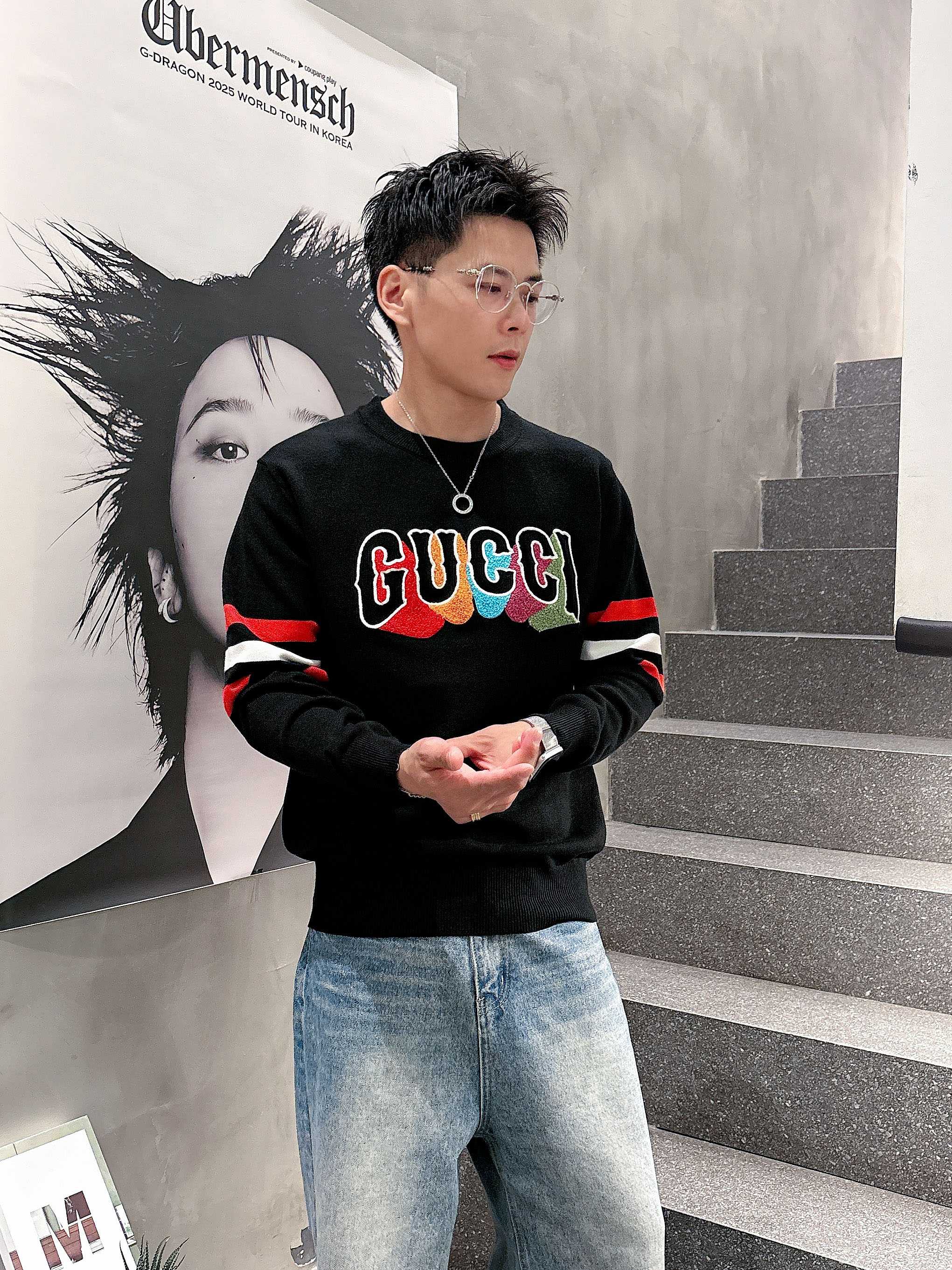 · 古驰Gucci 2025官网秋冬季最新款圆领毛衣，专柜同步在售爆款！特供羊毛混纺面料.手感舒适.可直