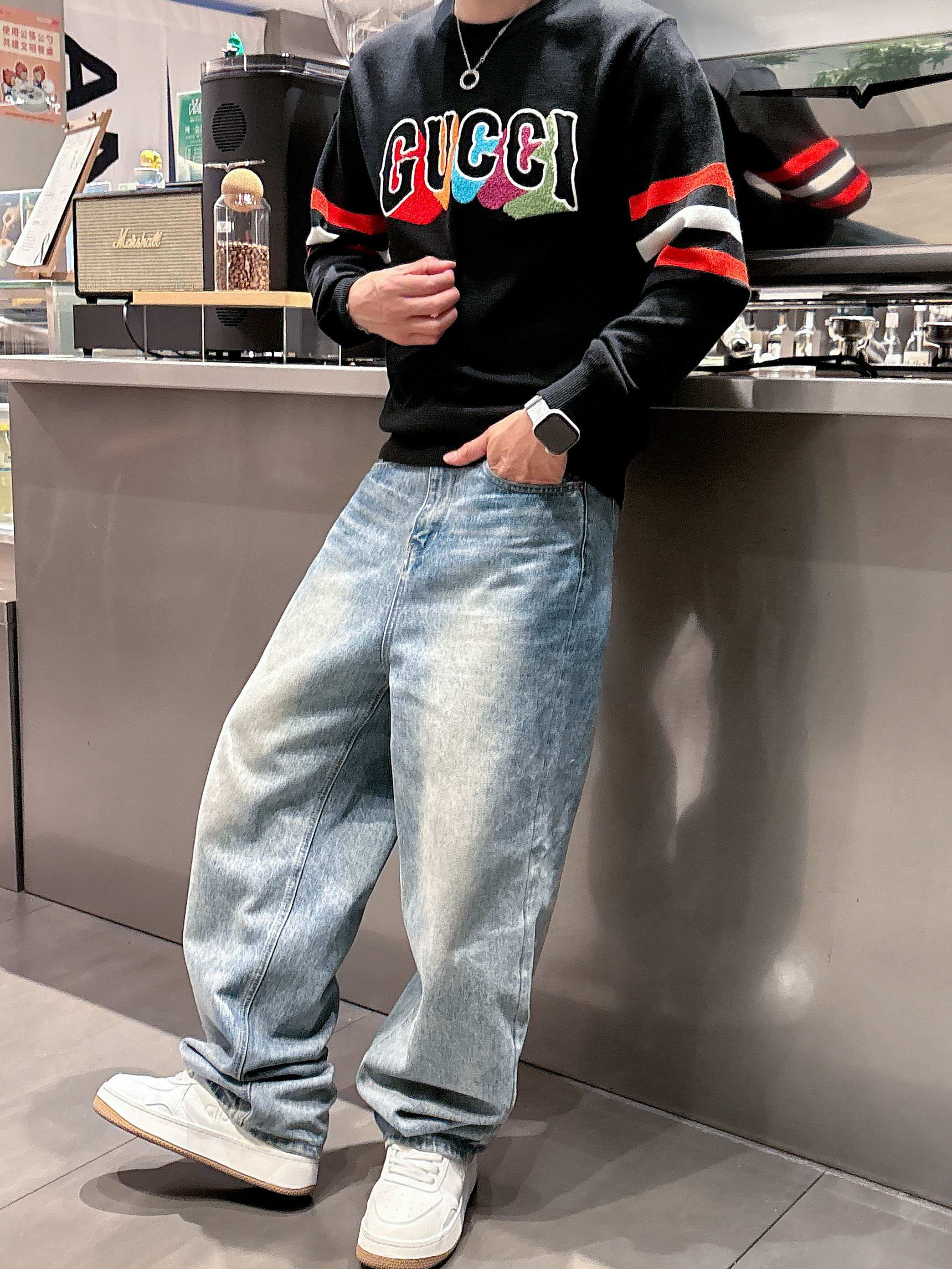 · 古驰Gucci 2025官网秋冬季最新款圆领毛衣，专柜同步在售爆款！特供羊毛混纺面料.手感舒适.可直