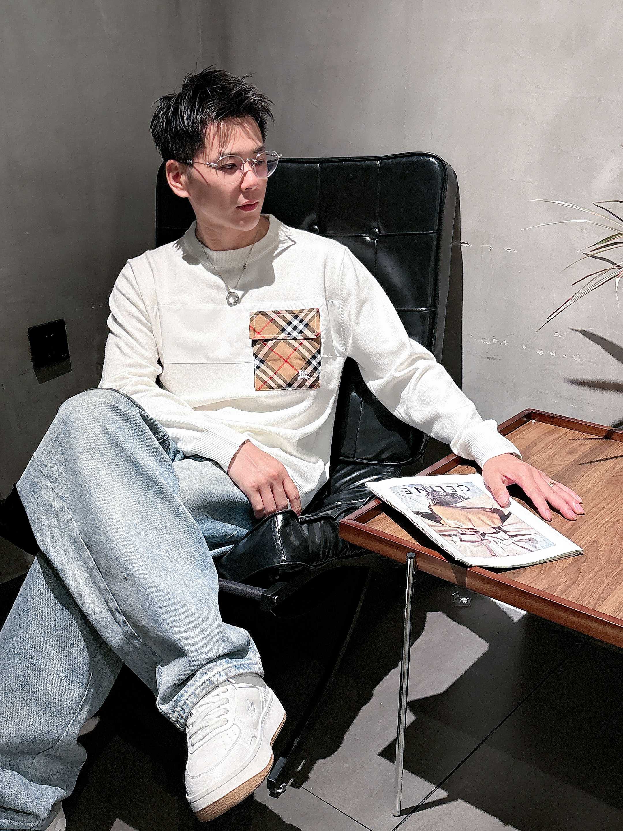 · 巴宝莉Bur 2025官网秋冬季最新款圆领毛衣，专柜同步在售爆款！特供羊毛混纺面料.手感舒适.可直接