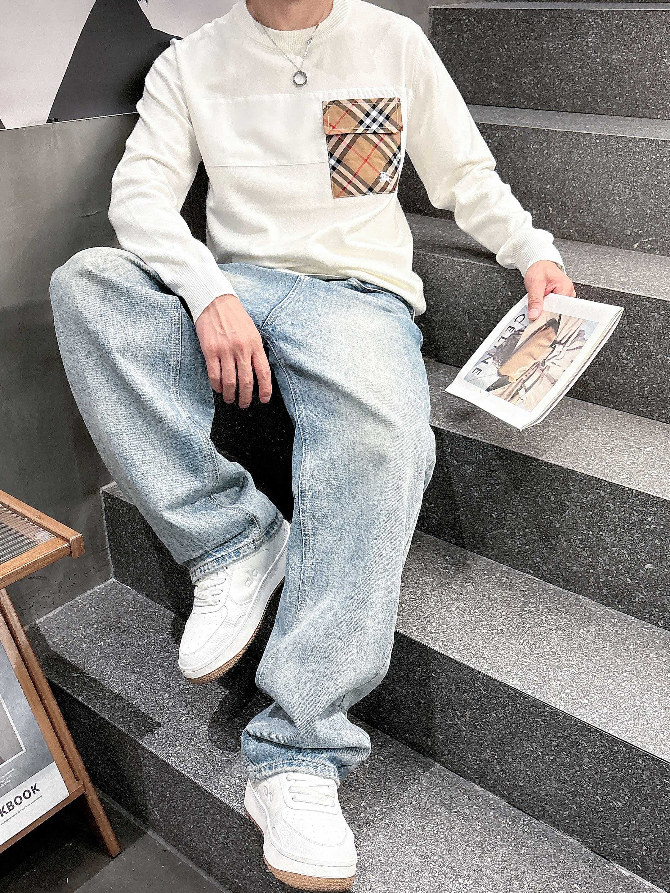 · 巴宝莉Bur 2025官网秋冬季最新款圆领毛衣，专柜同步在售爆款！特供羊毛混纺面料.手感舒适.可直接