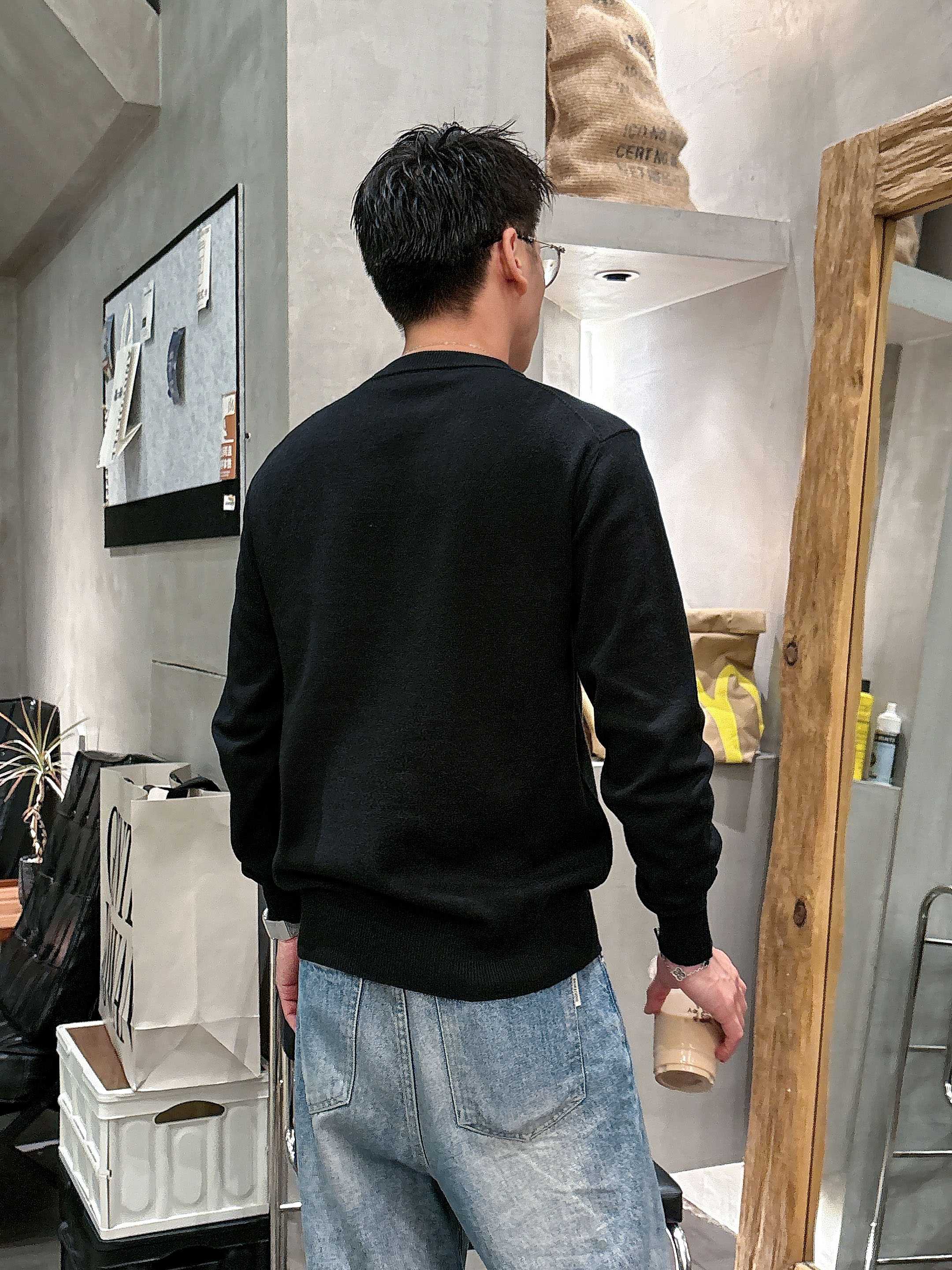 · 巴宝莉Bur 2025官网秋冬季最新款圆领毛衣，专柜同步在售爆款！特供羊毛混纺面料.手感舒适.可直接