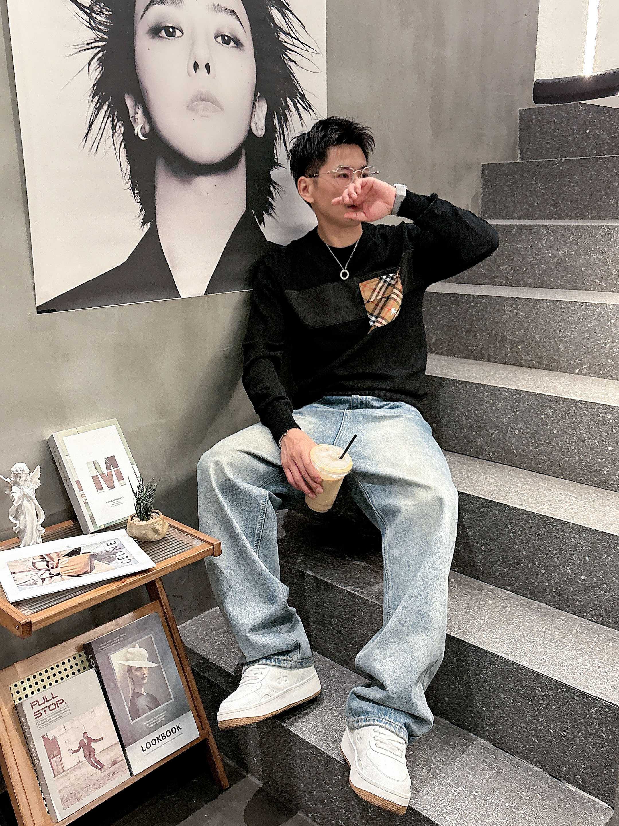 · 巴宝莉Bur 2025官网秋冬季最新款圆领毛衣，专柜同步在售爆款！特供羊毛混纺面料.手感舒适.可直接