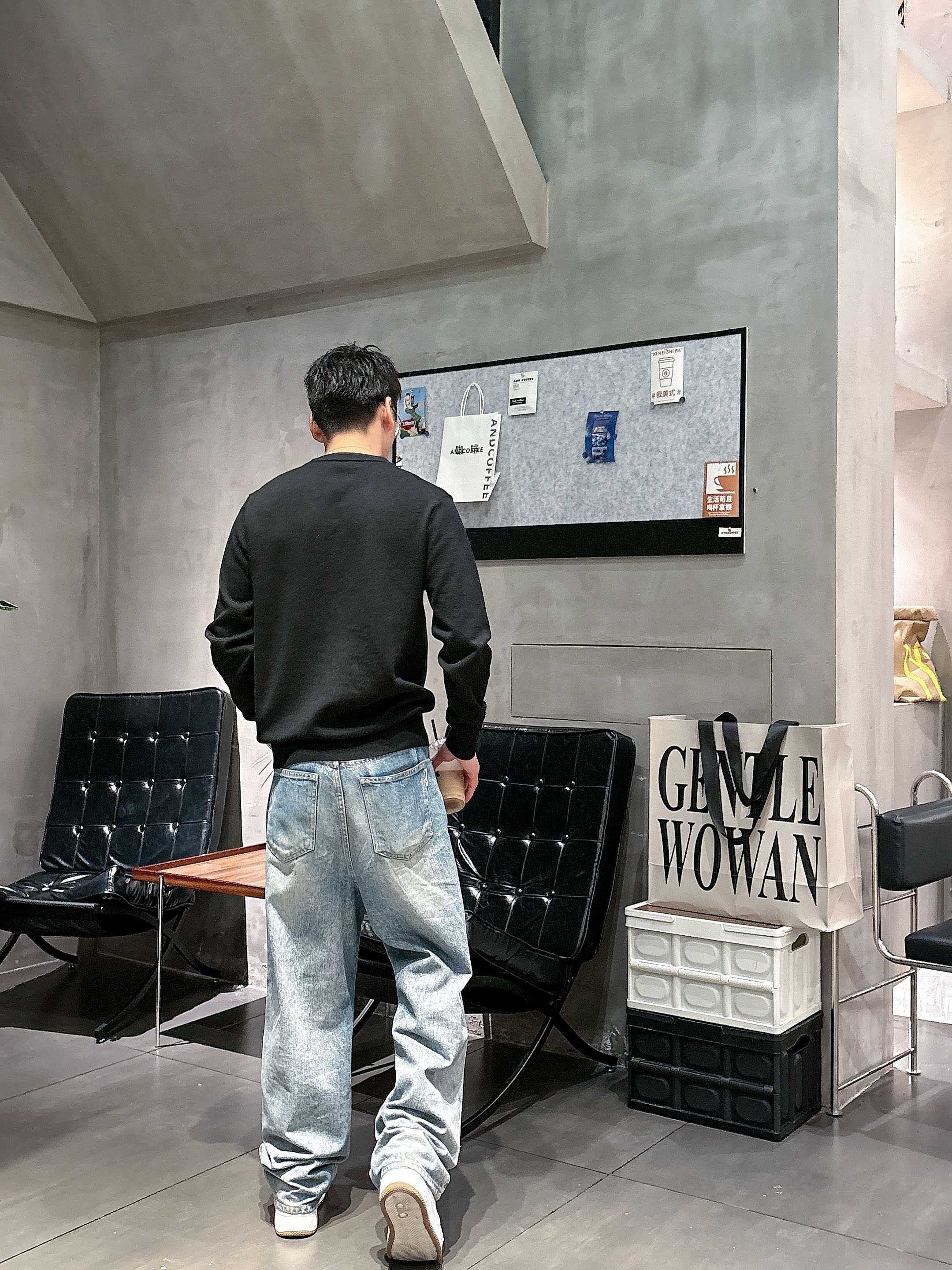 · 巴宝莉Bur 2025官网秋冬季最新款圆领毛衣，专柜同步在售爆款！特供羊毛混纺面料.手感舒适.可直接