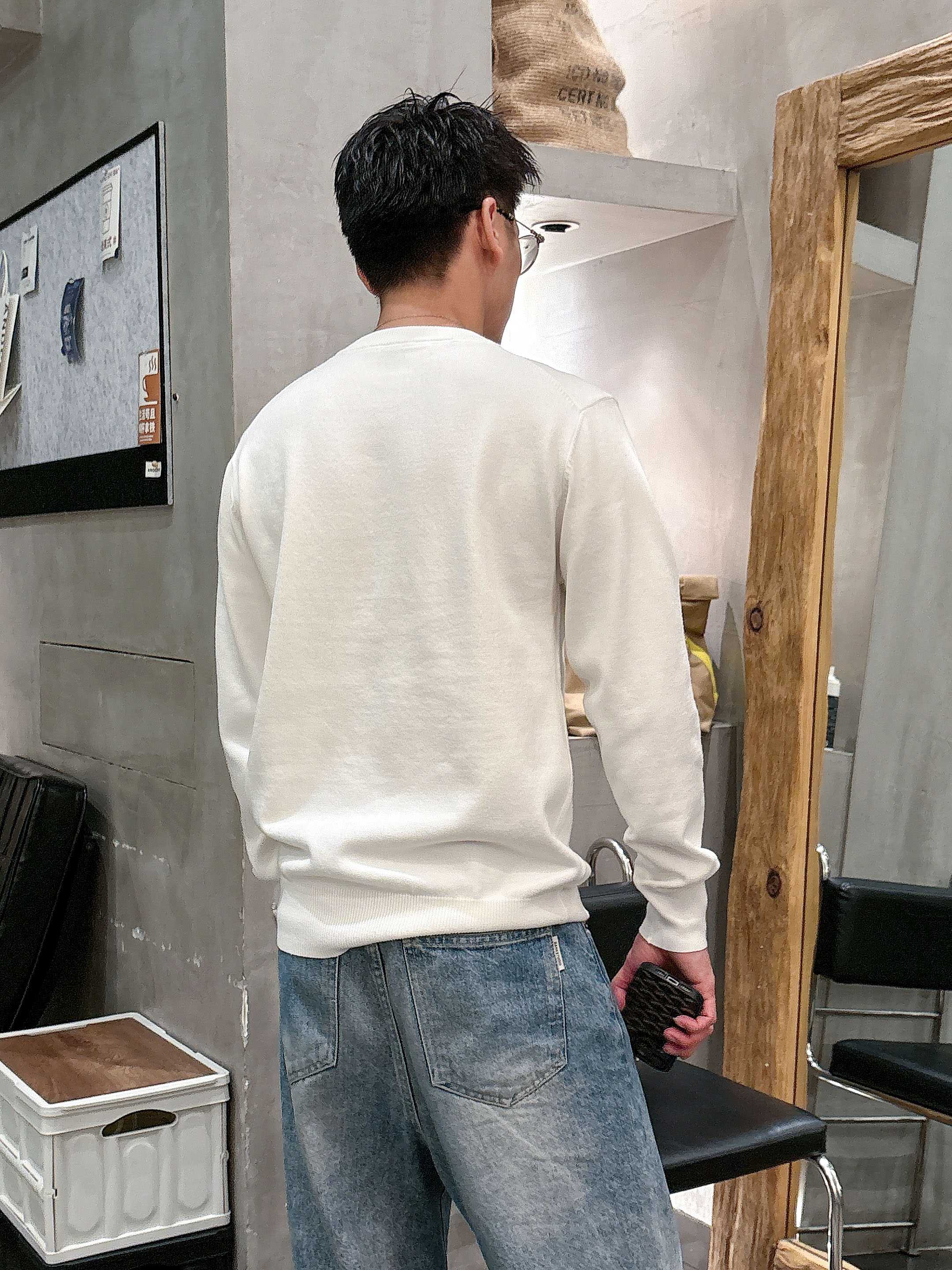 · 蒙口Moncler 2025官网秋冬季最新款圆领毛衣，专柜同步在售爆款！特供羊毛混纺面料.手感舒适.