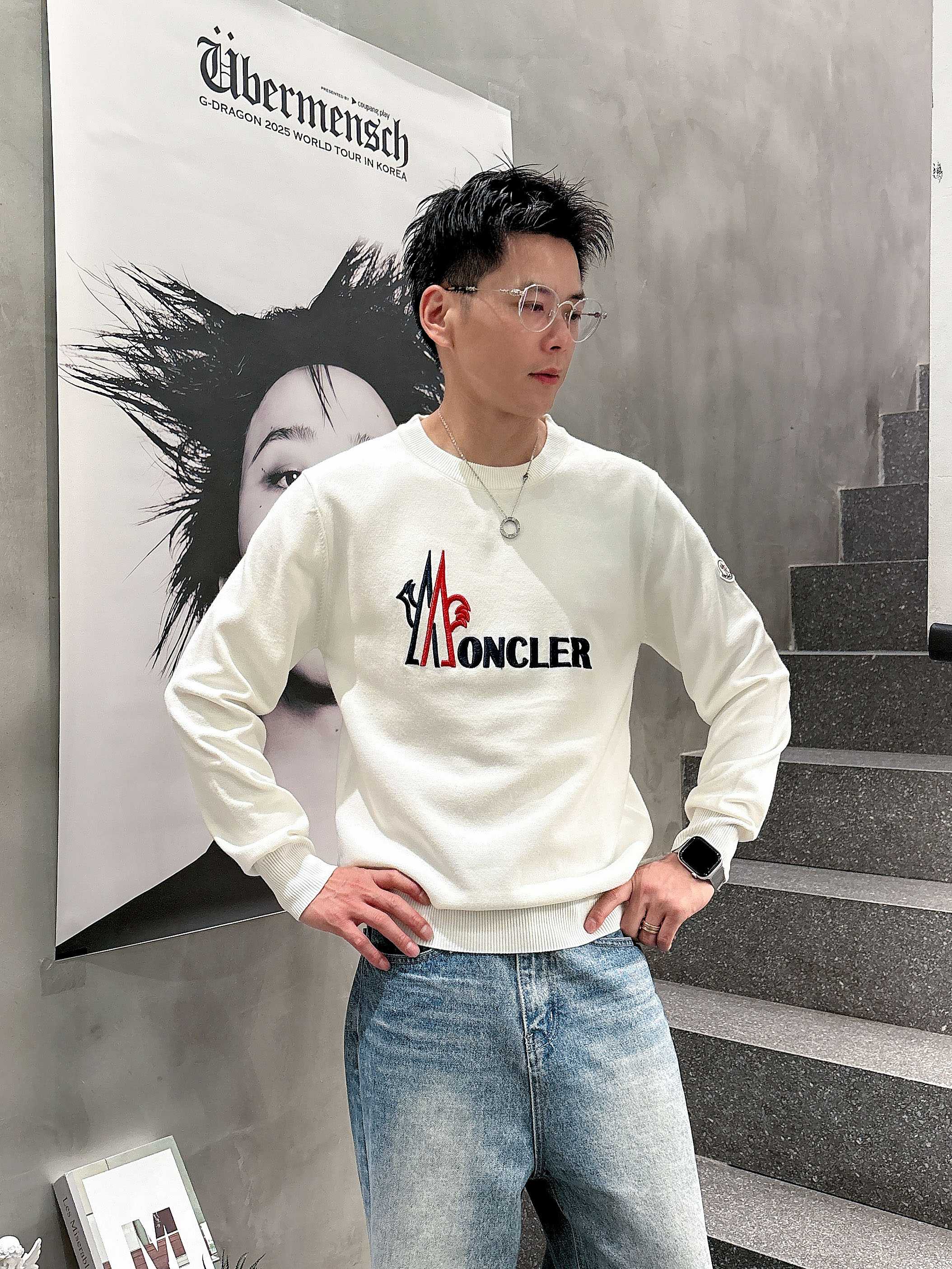 · 蒙口Moncler 2025官网秋冬季最新款圆领毛衣，专柜同步在售爆款！特供羊毛混纺面料.手感舒适.