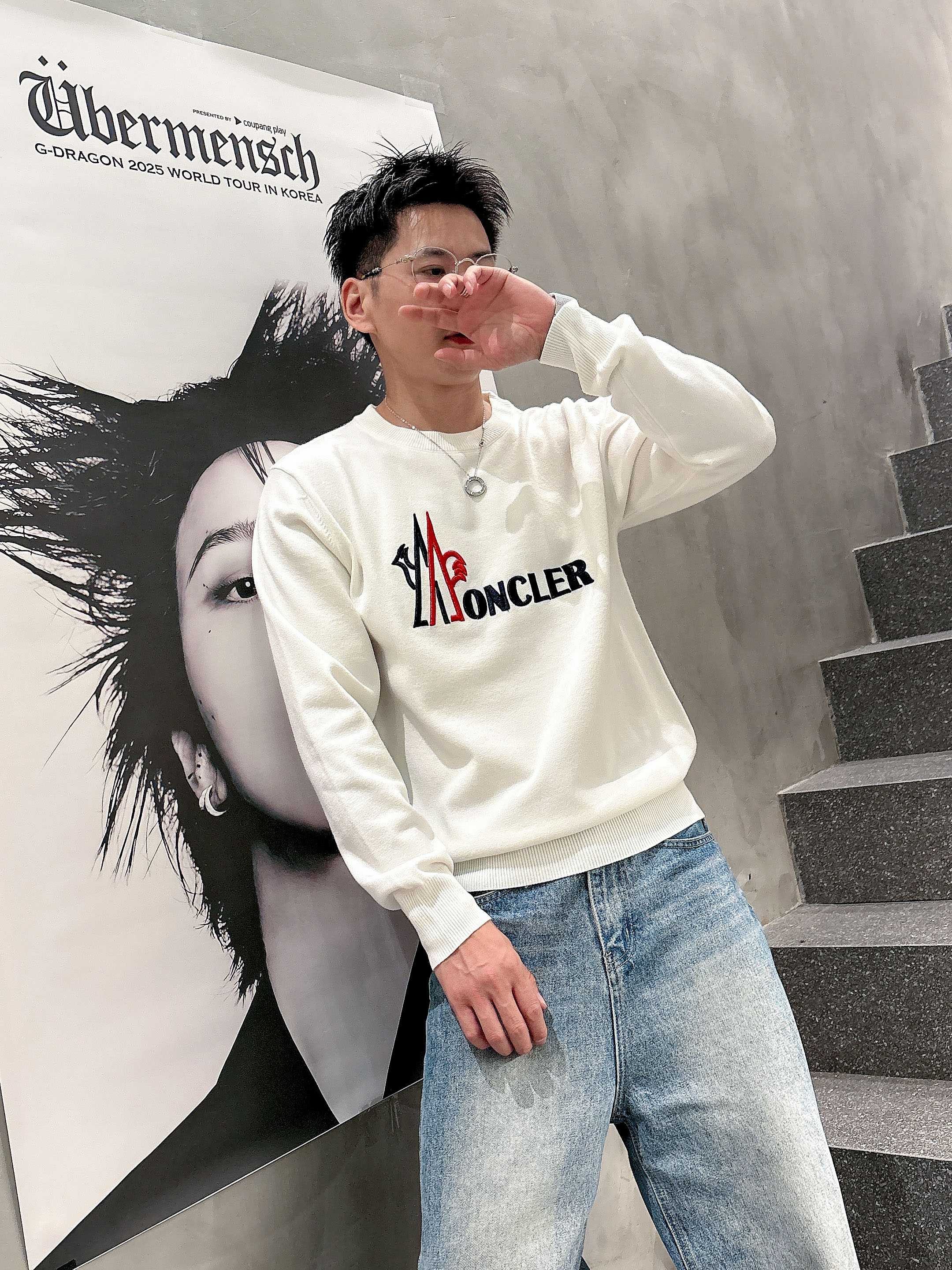 · 蒙口Moncler 2025官网秋冬季最新款圆领毛衣，专柜同步在售爆款！特供羊毛混纺面料.手感舒适.