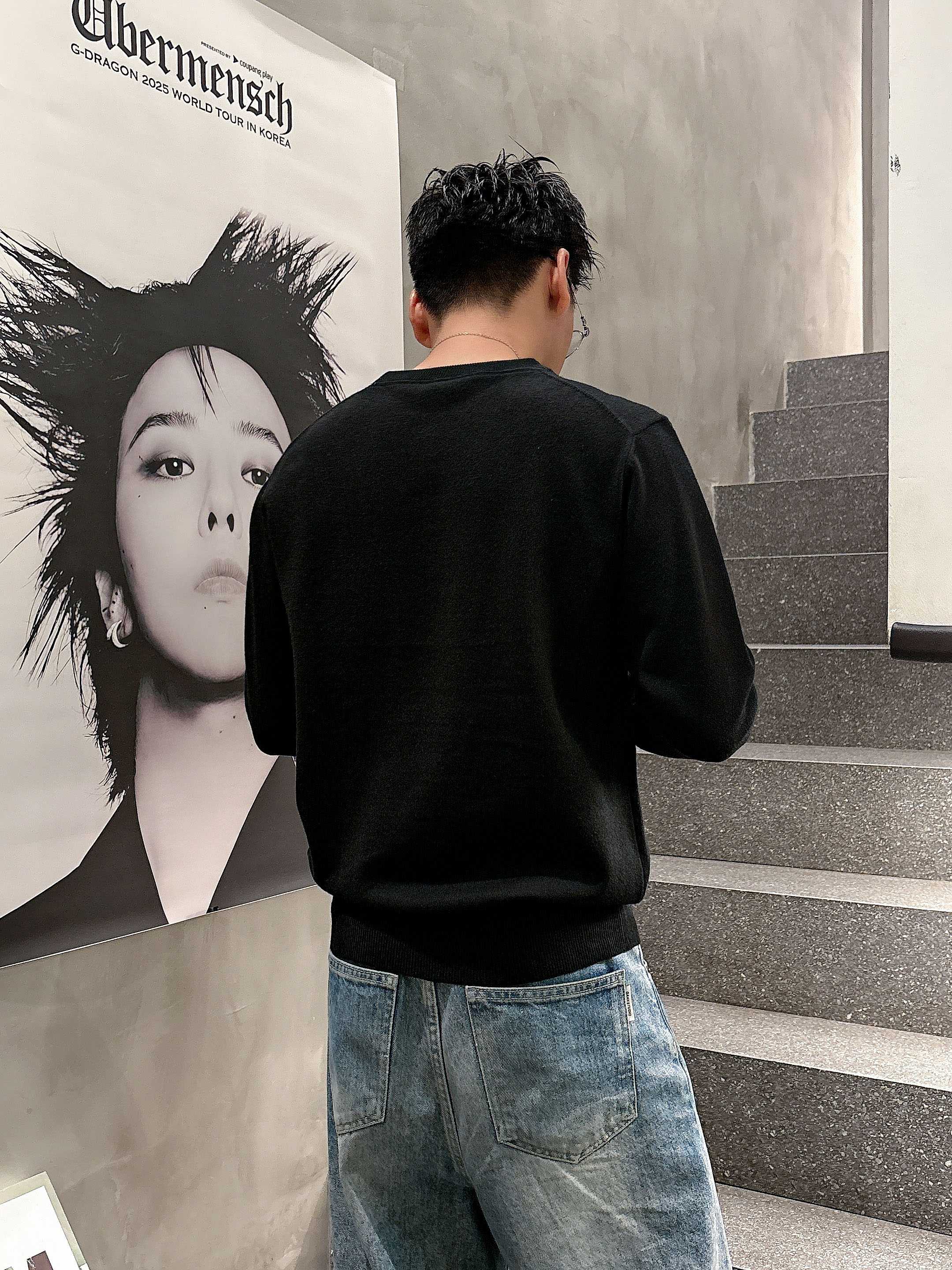 · 蒙口Moncler 2025官网秋冬季最新款圆领毛衣，专柜同步在售爆款！特供羊毛混纺面料.手感舒适.