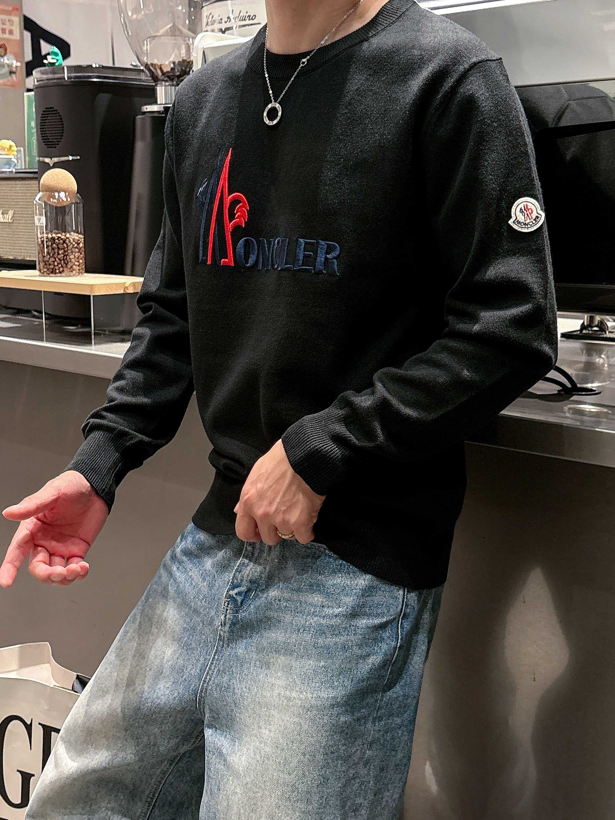 · 蒙口Moncler 2025官网秋冬季最新款圆领毛衣，专柜同步在售爆款！特供羊毛混纺面料.手感舒适.