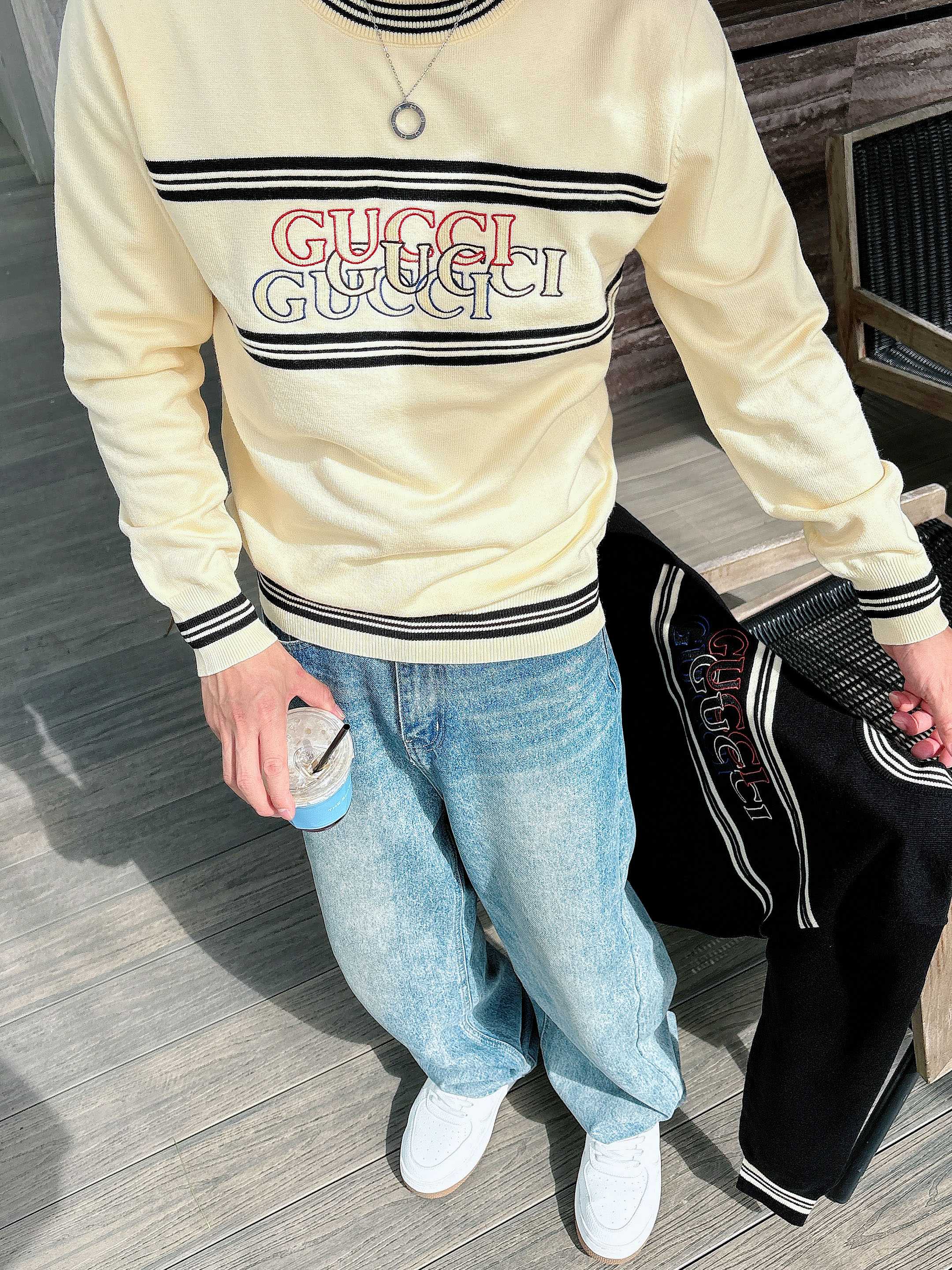 · 古驰Gucci 2025官网秋冬季最新款圆领毛衣，专柜同步在售爆款！特供羊毛混纺面料.手感舒适.可直