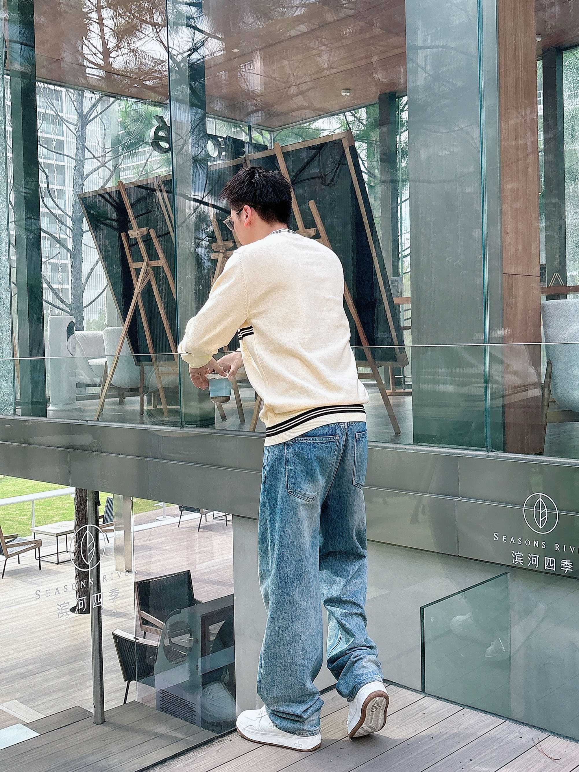 · 古驰Gucci 2025官网秋冬季最新款圆领毛衣，专柜同步在售爆款！特供羊毛混纺面料.手感舒适.可直