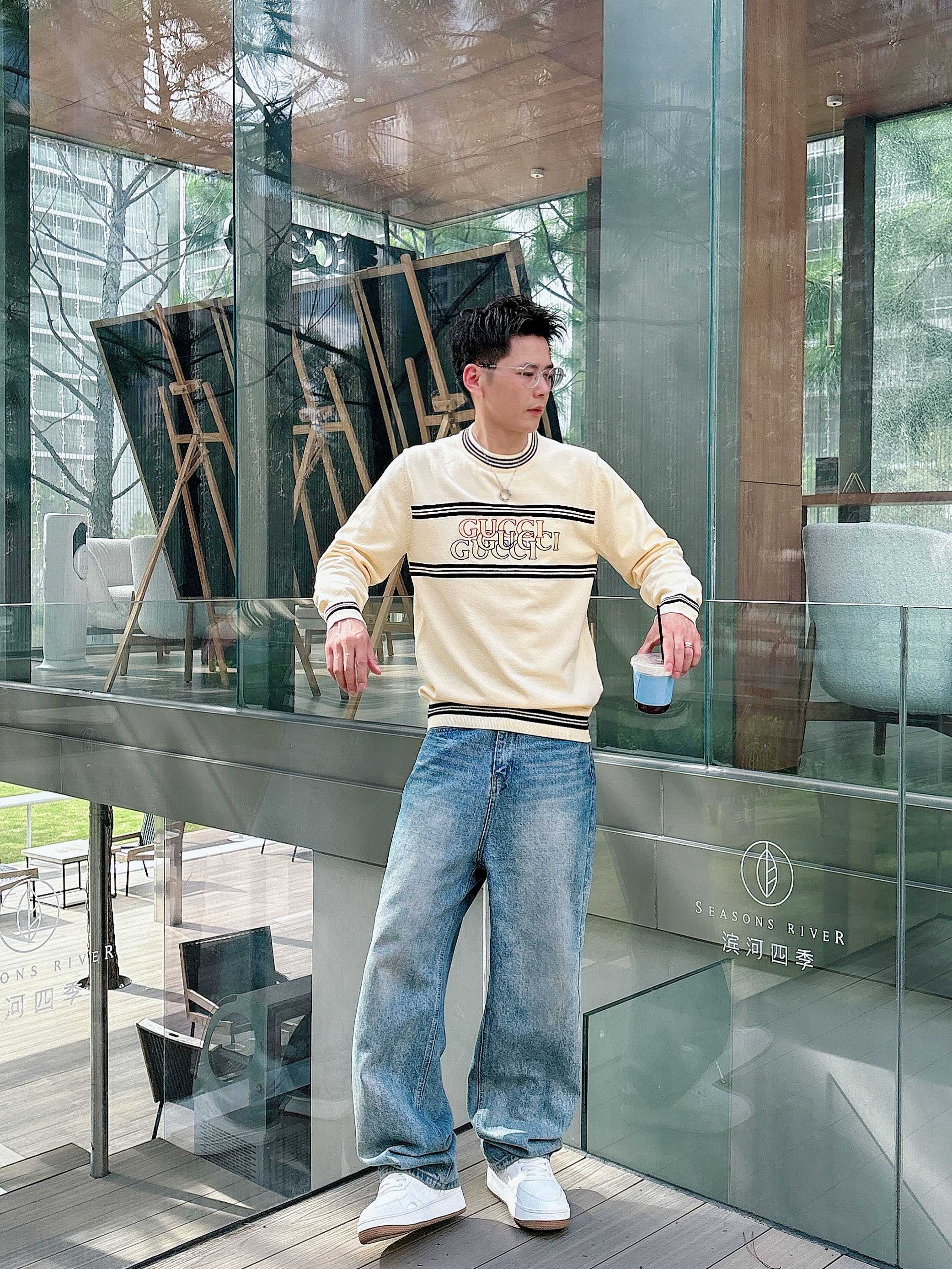 · 古驰Gucci 2025官网秋冬季最新款圆领毛衣，专柜同步在售爆款！特供羊毛混纺面料.手感舒适.可直