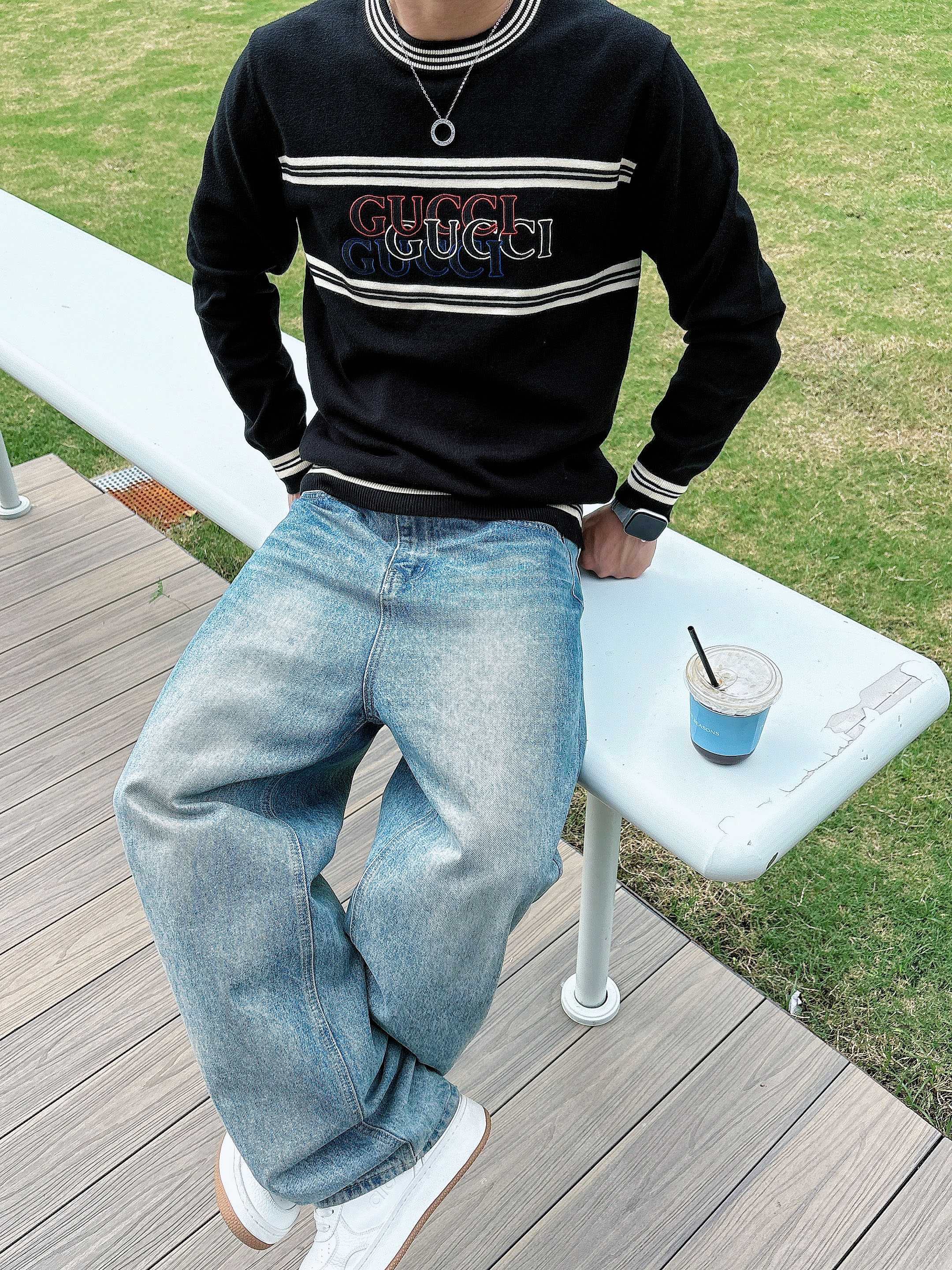 · 古驰Gucci 2025官网秋冬季最新款圆领毛衣，专柜同步在售爆款！特供羊毛混纺面料.手感舒适.可直