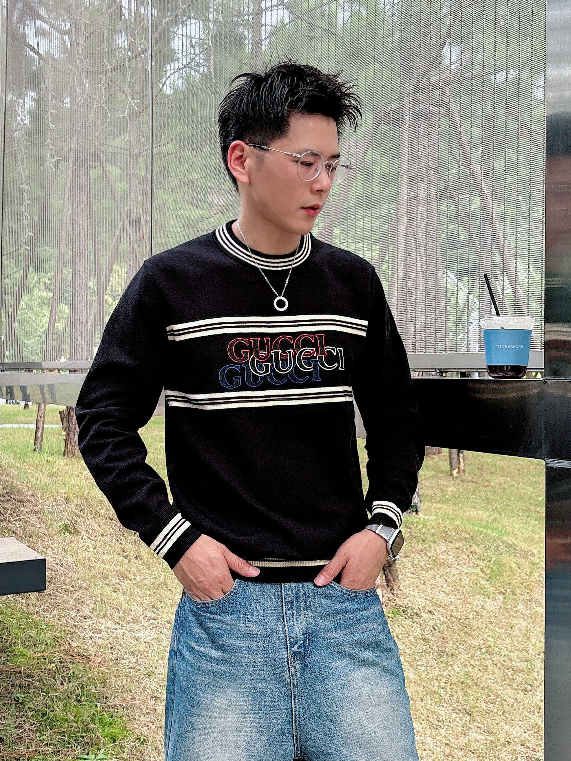 · 古驰Gucci 2025官网秋冬季最新款圆领毛衣，专柜同步在售爆款！特供羊毛混纺面料.手感舒适.可直