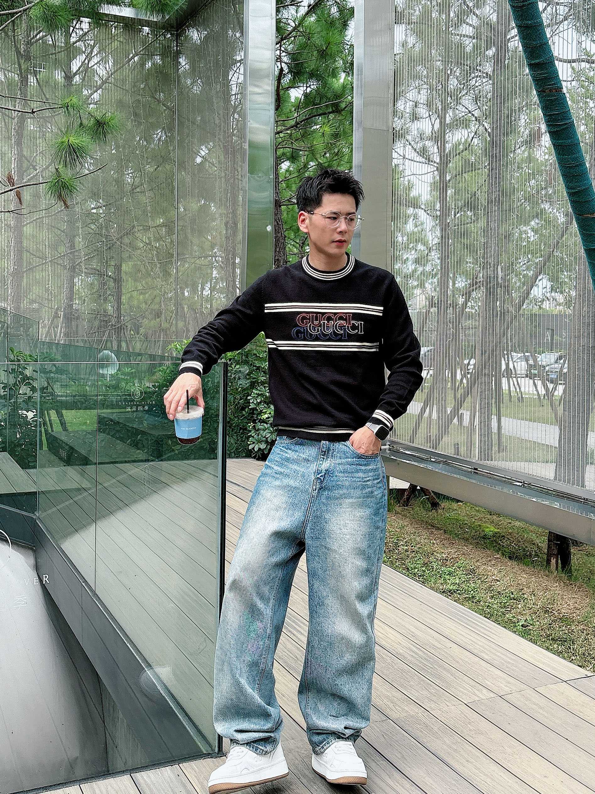 · 古驰Gucci 2025官网秋冬季最新款圆领毛衣，专柜同步在售爆款！特供羊毛混纺面料.手感舒适.可直