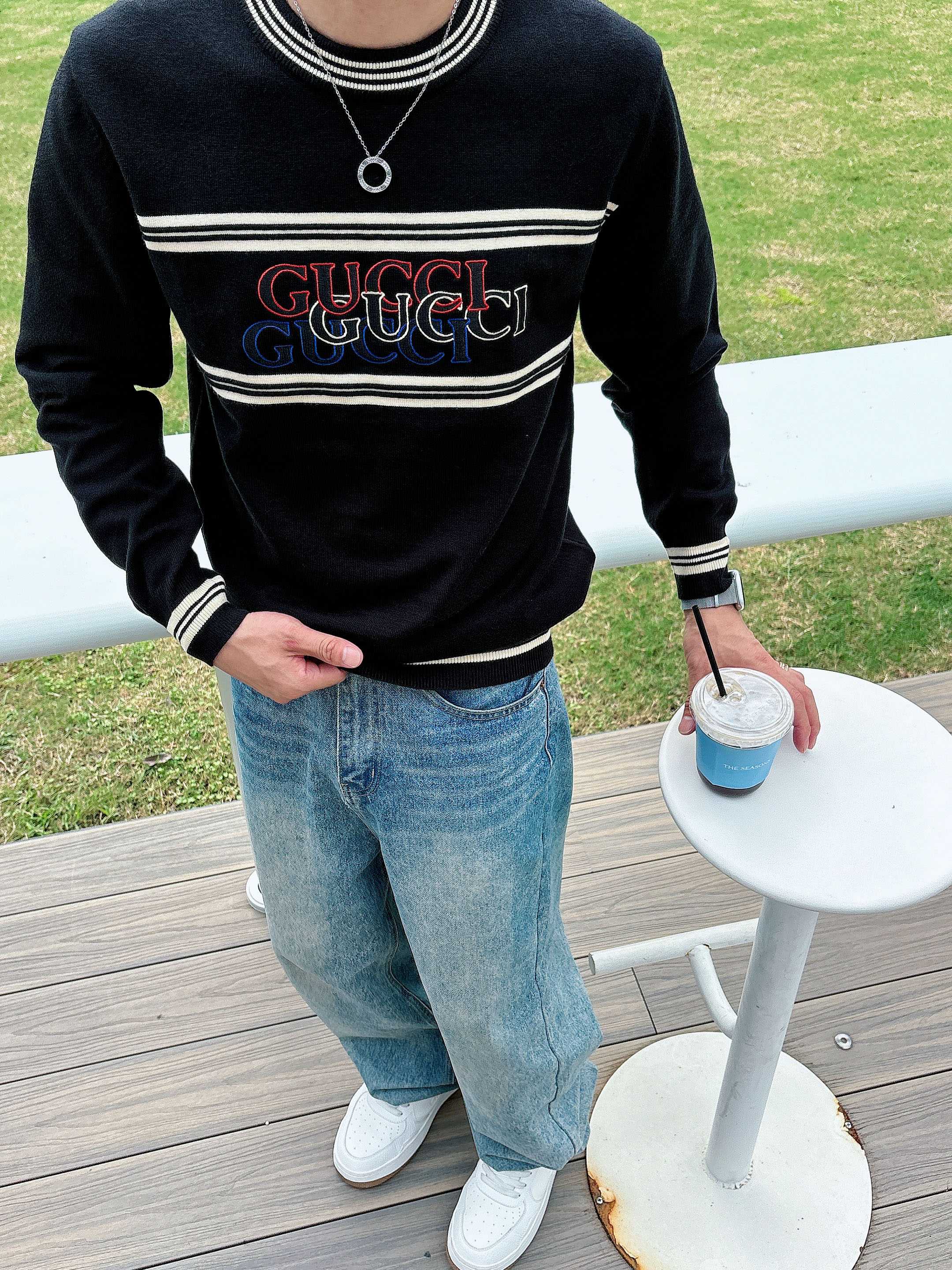 · 古驰Gucci 2025官网秋冬季最新款圆领毛衣，专柜同步在售爆款！特供羊毛混纺面料.手感舒适.可直