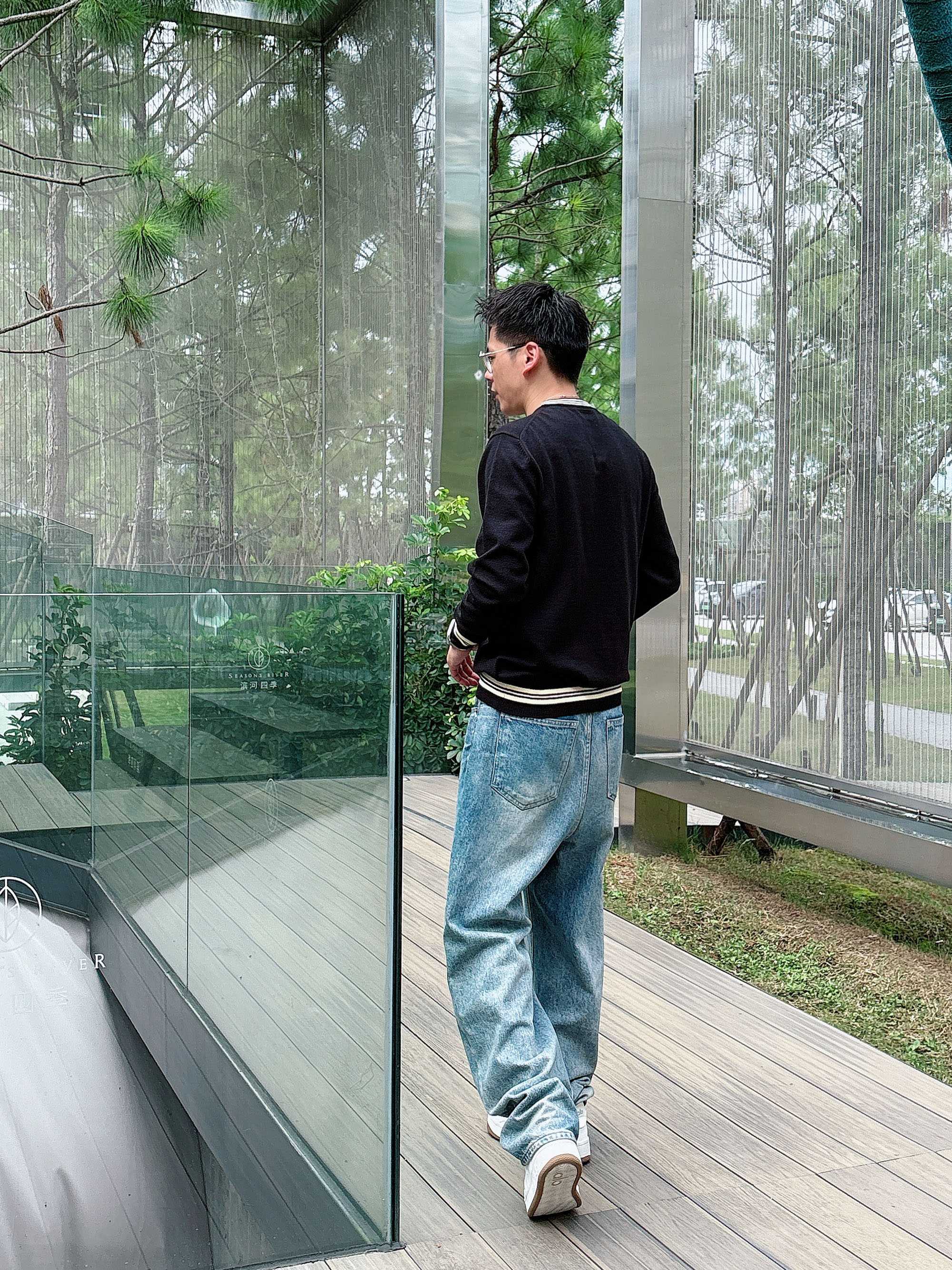 · 古驰Gucci 2025官网秋冬季最新款圆领毛衣，专柜同步在售爆款！特供羊毛混纺面料.手感舒适.可直